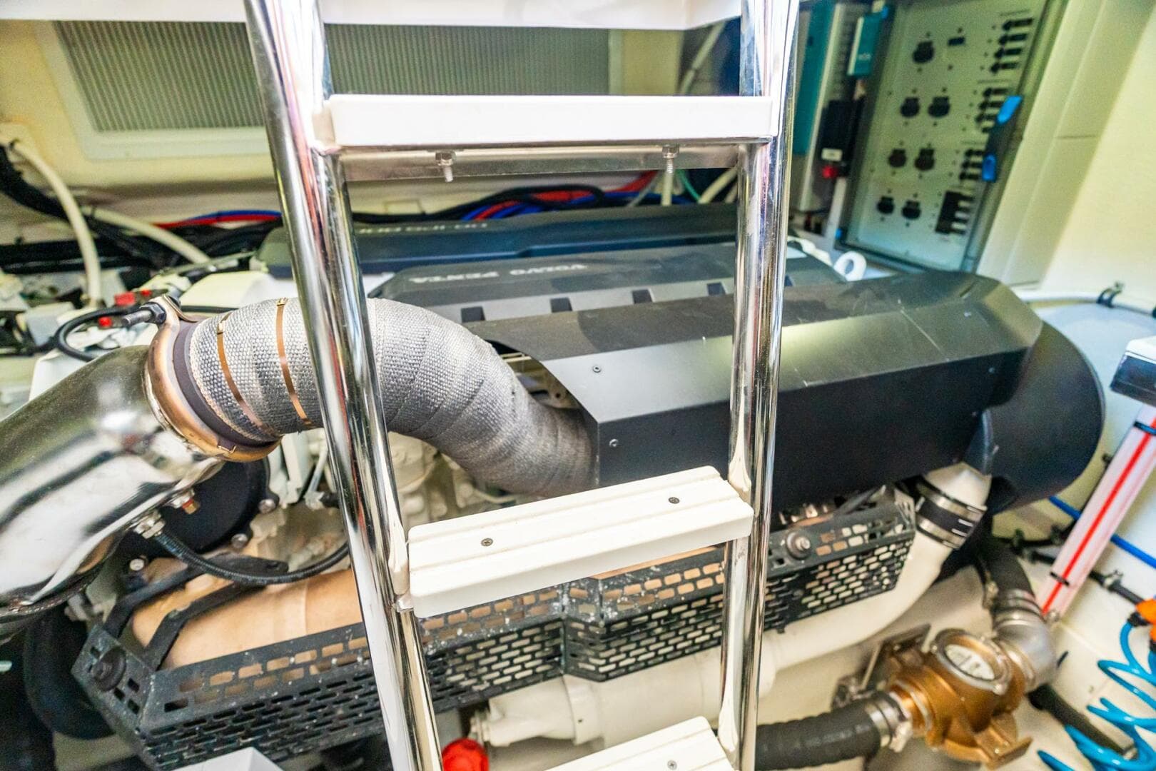 2019 Riviera 4800 Sport Yacht — photo 77