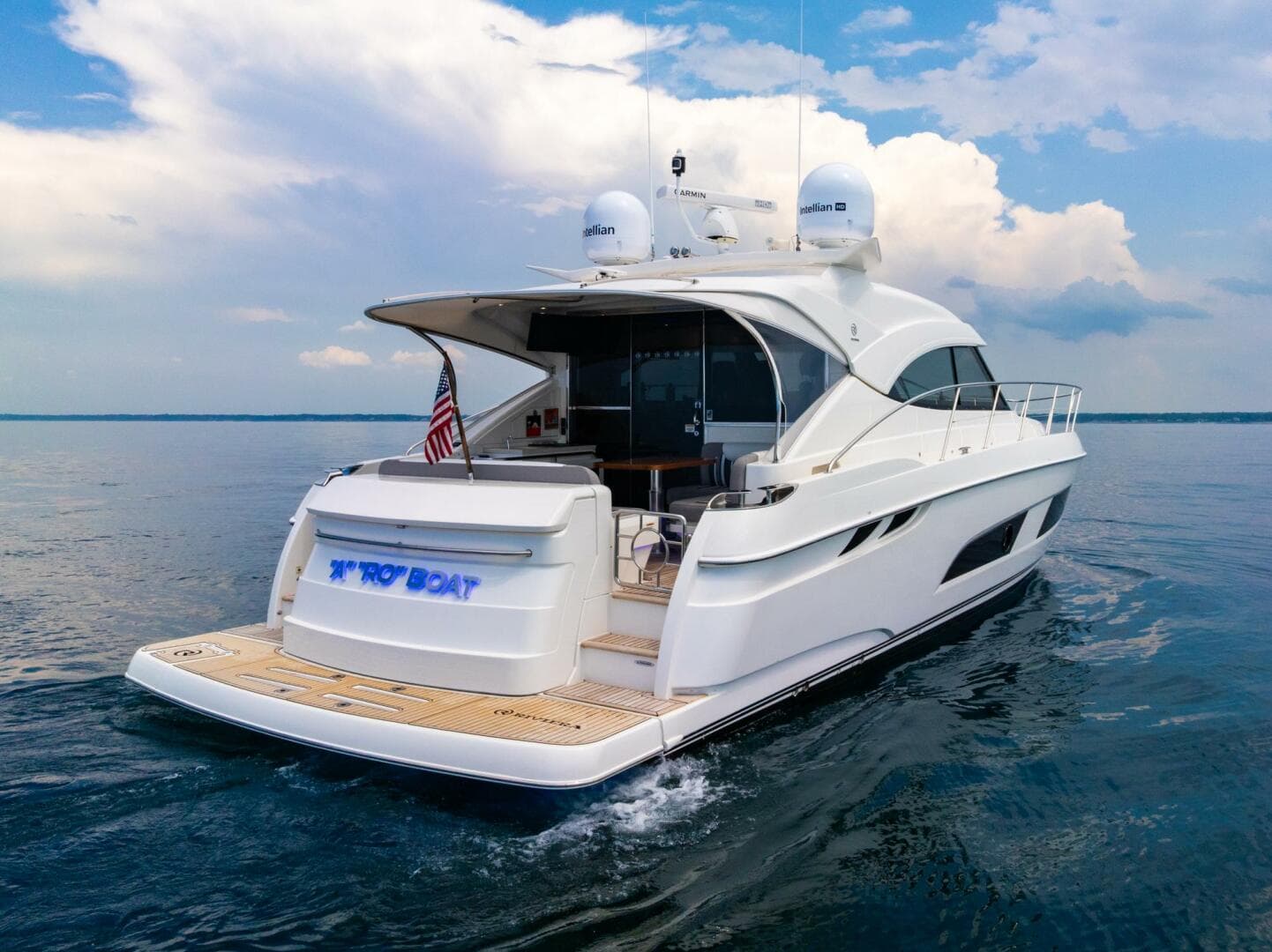 2019 Riviera 4800 Sport Yacht — photo 12