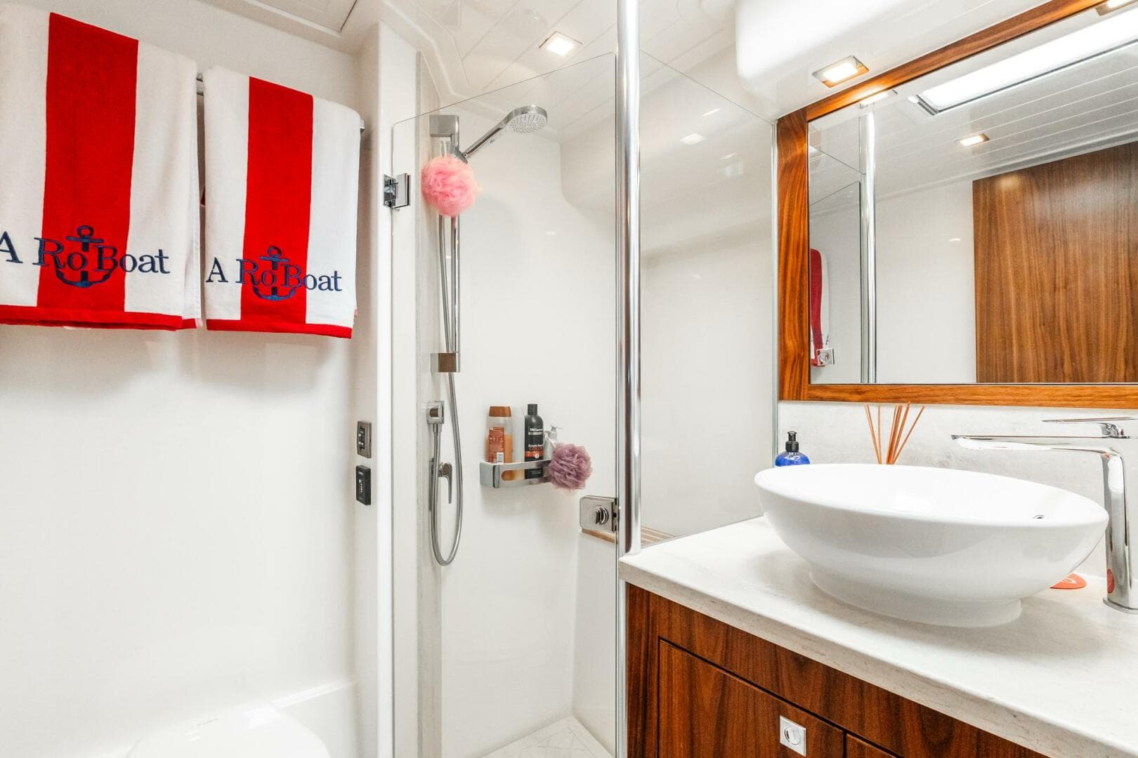 2019 Riviera 4800 Sport Yacht — photo 60