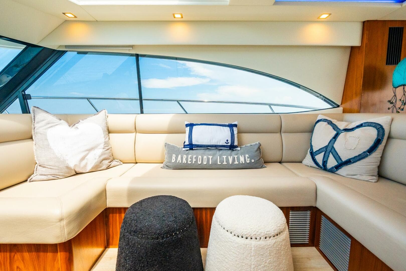 2019 Riviera 4800 Sport Yacht — photo 31