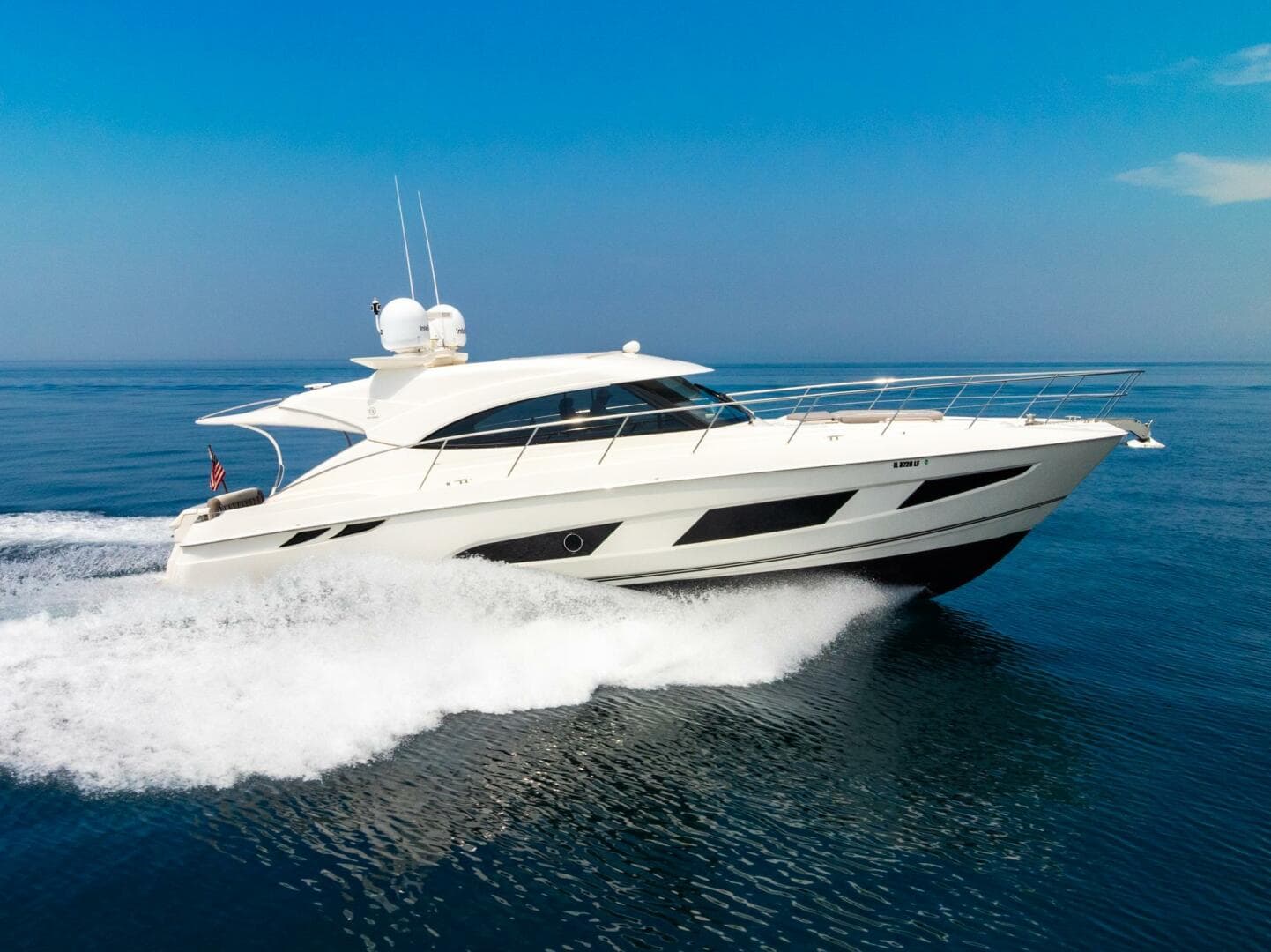 2019 Riviera 4800 Sport Yacht — photo 4