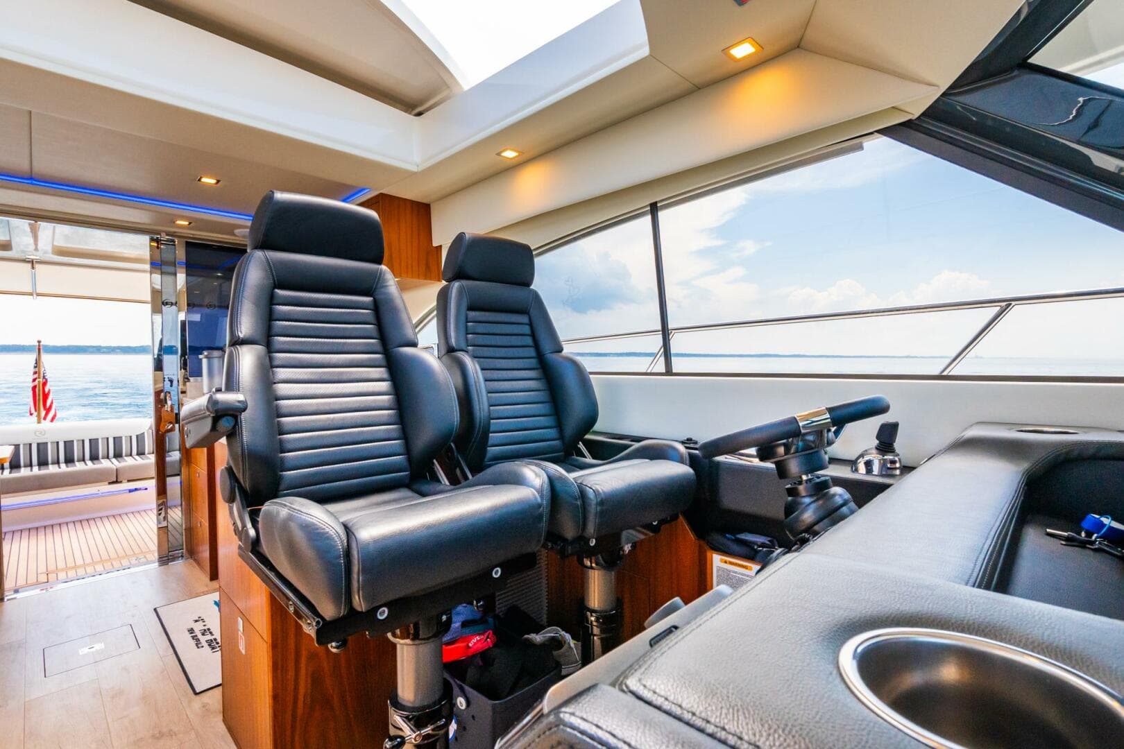 2019 Riviera 4800 Sport Yacht — photo 22