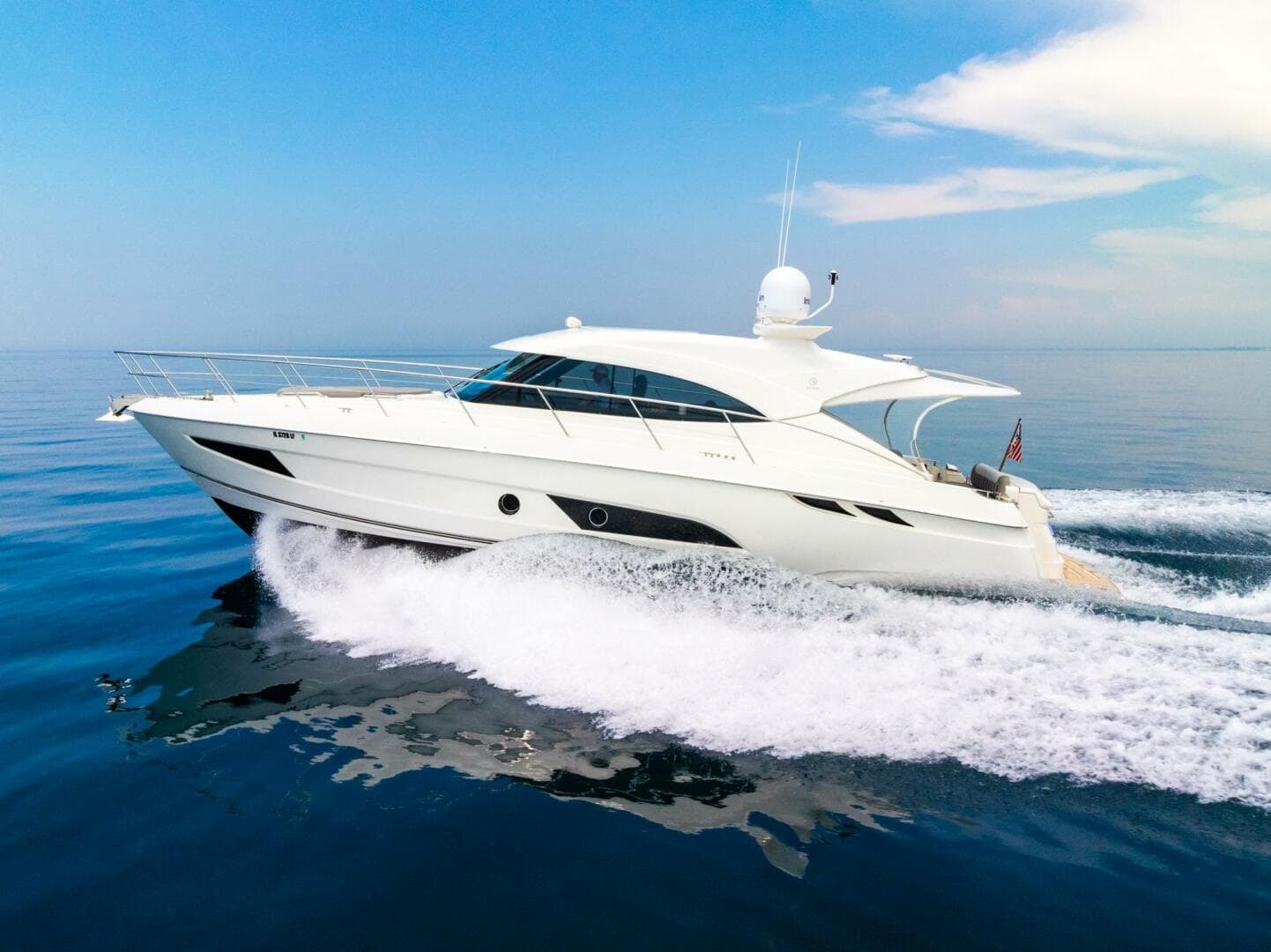 2019 Riviera 4800 Sport Yacht — photo 2