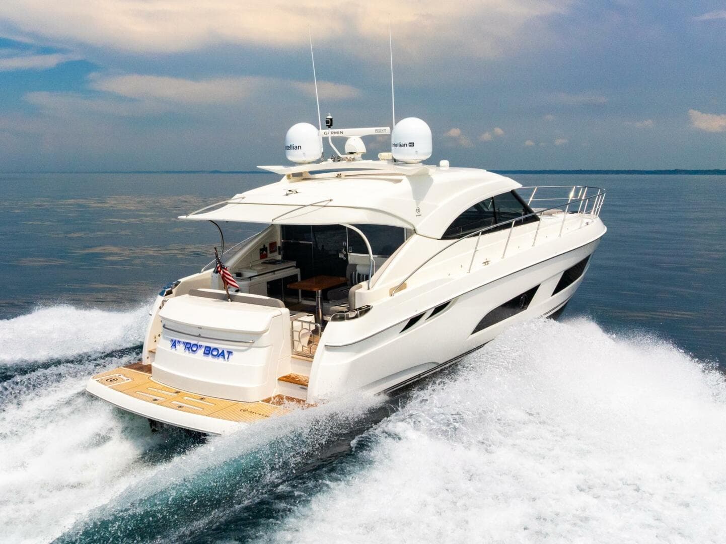 2019 Riviera 4800 Sport Yacht — photo 5