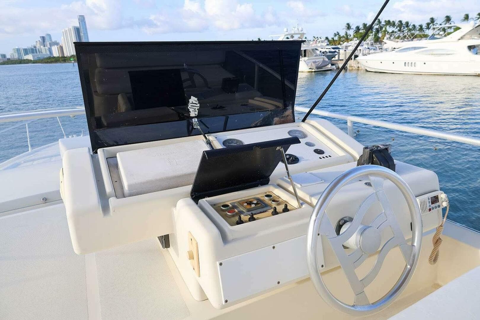 1998 Ferretti Yachts 55 — photo 12