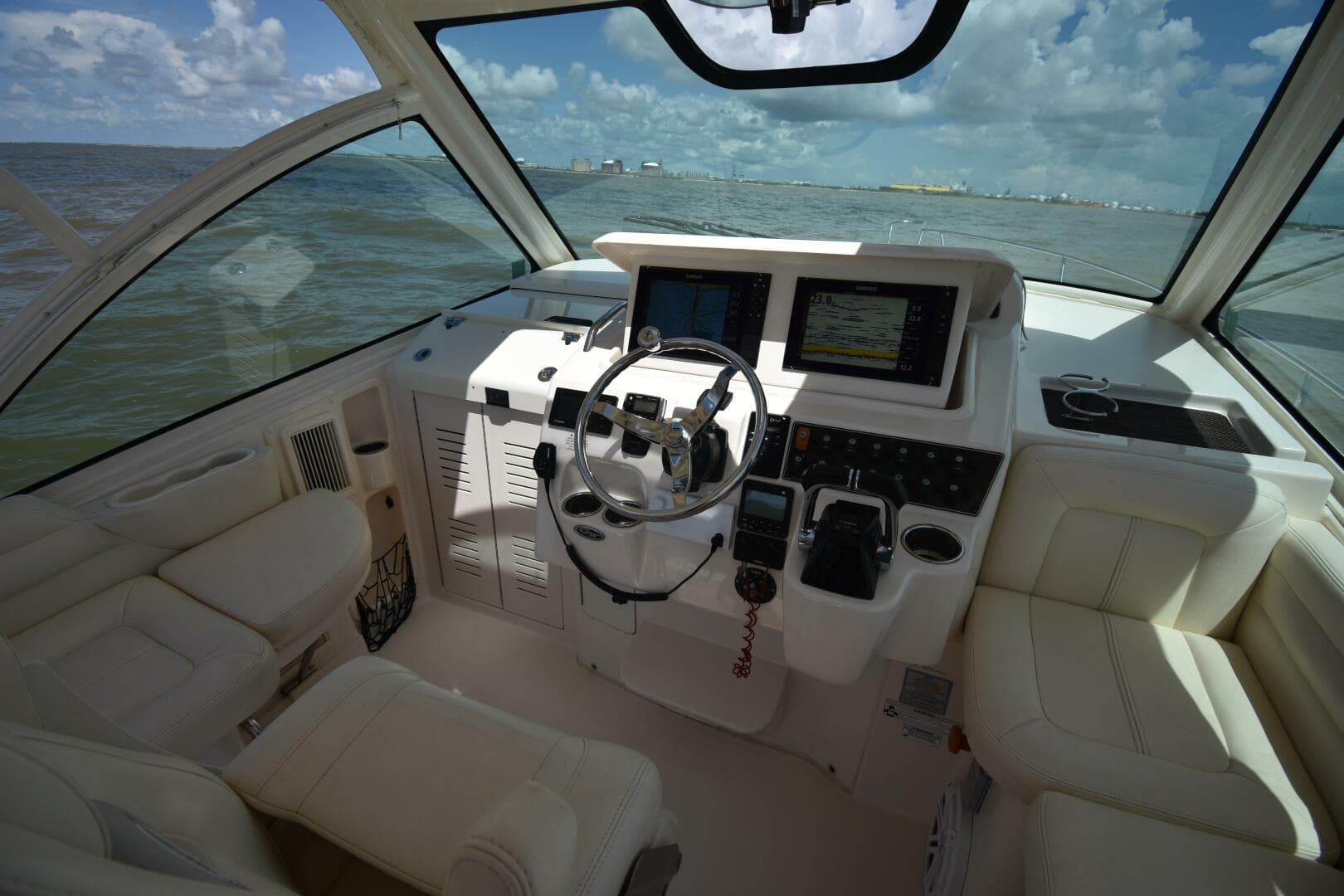 2016 Grady-White 330 Express — photo 6