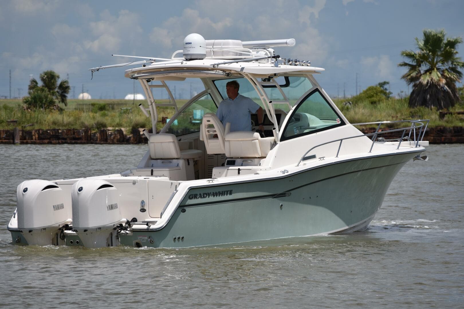 2016 Grady-White 330 Express — photo 55