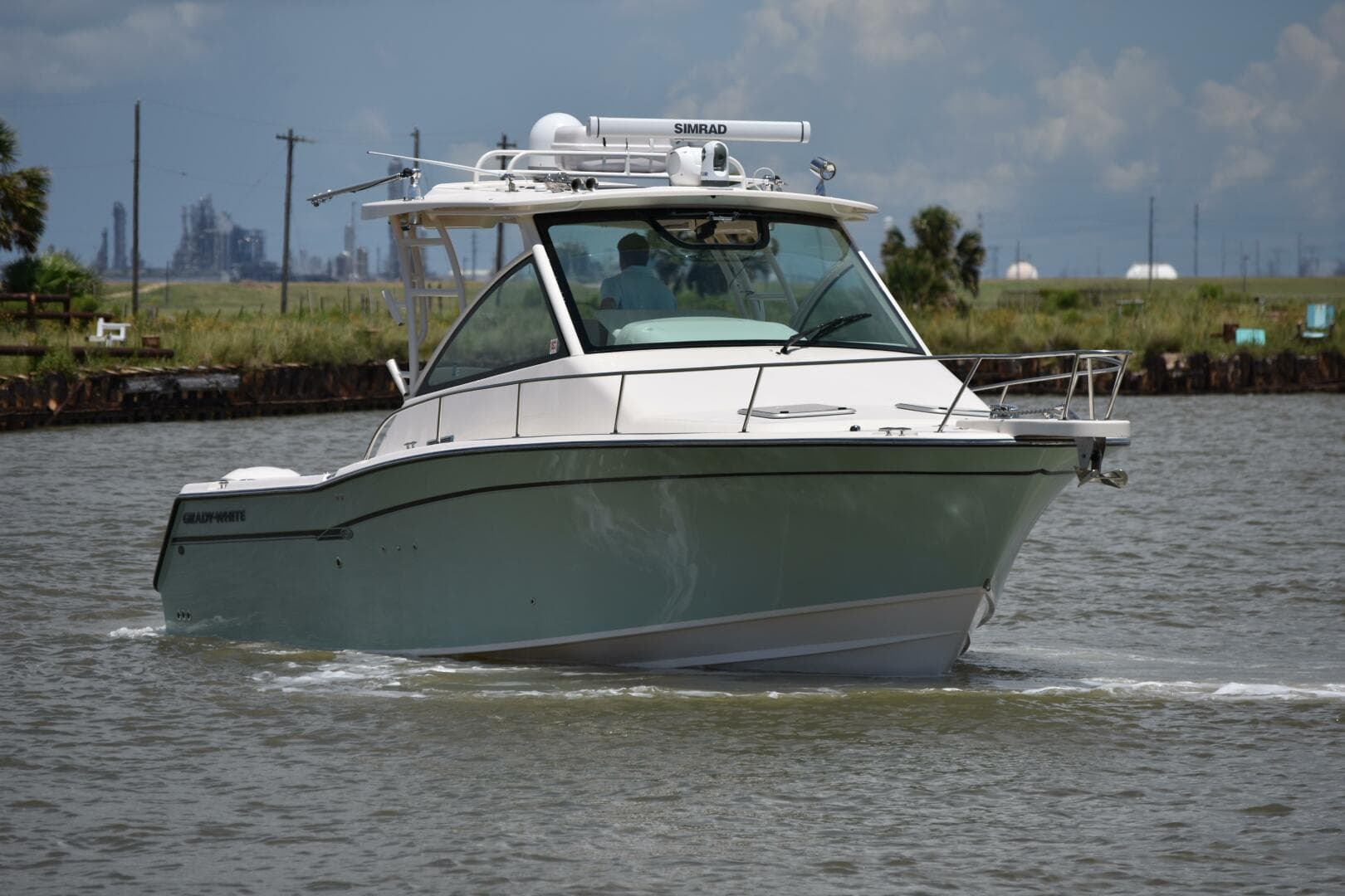 2016 Grady-White 330 Express — photo 60