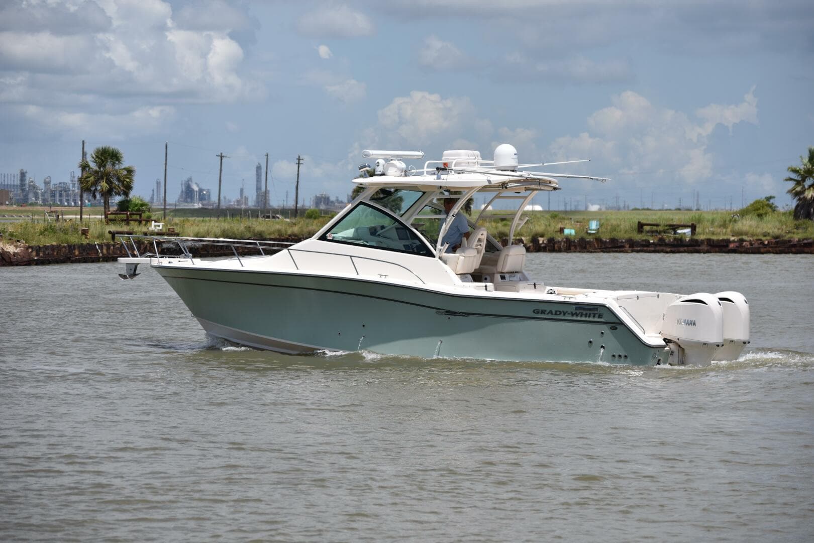 2016 Grady-White 330 Express — photo 50