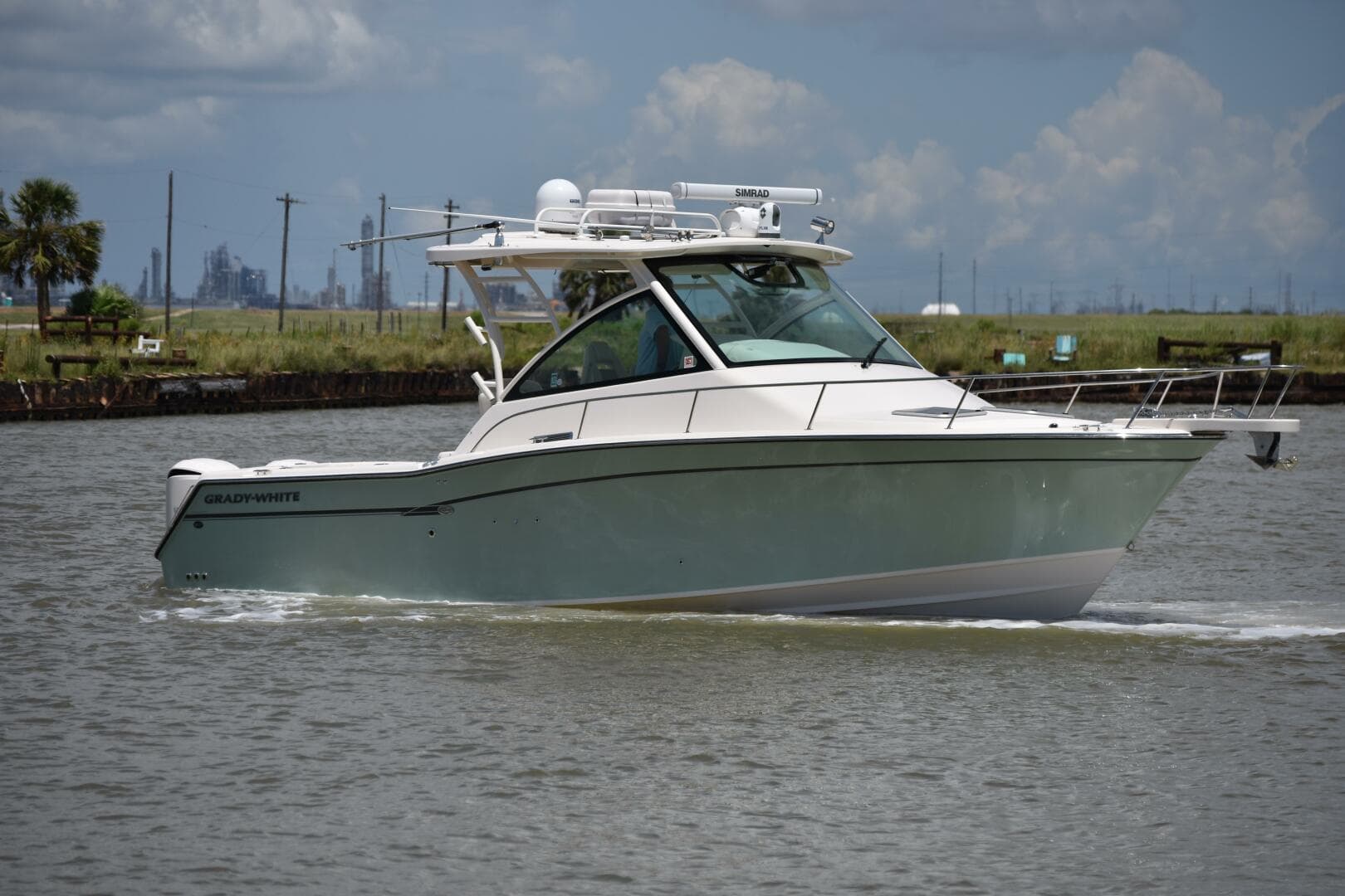 2016 Grady-White 330 Express — photo 58