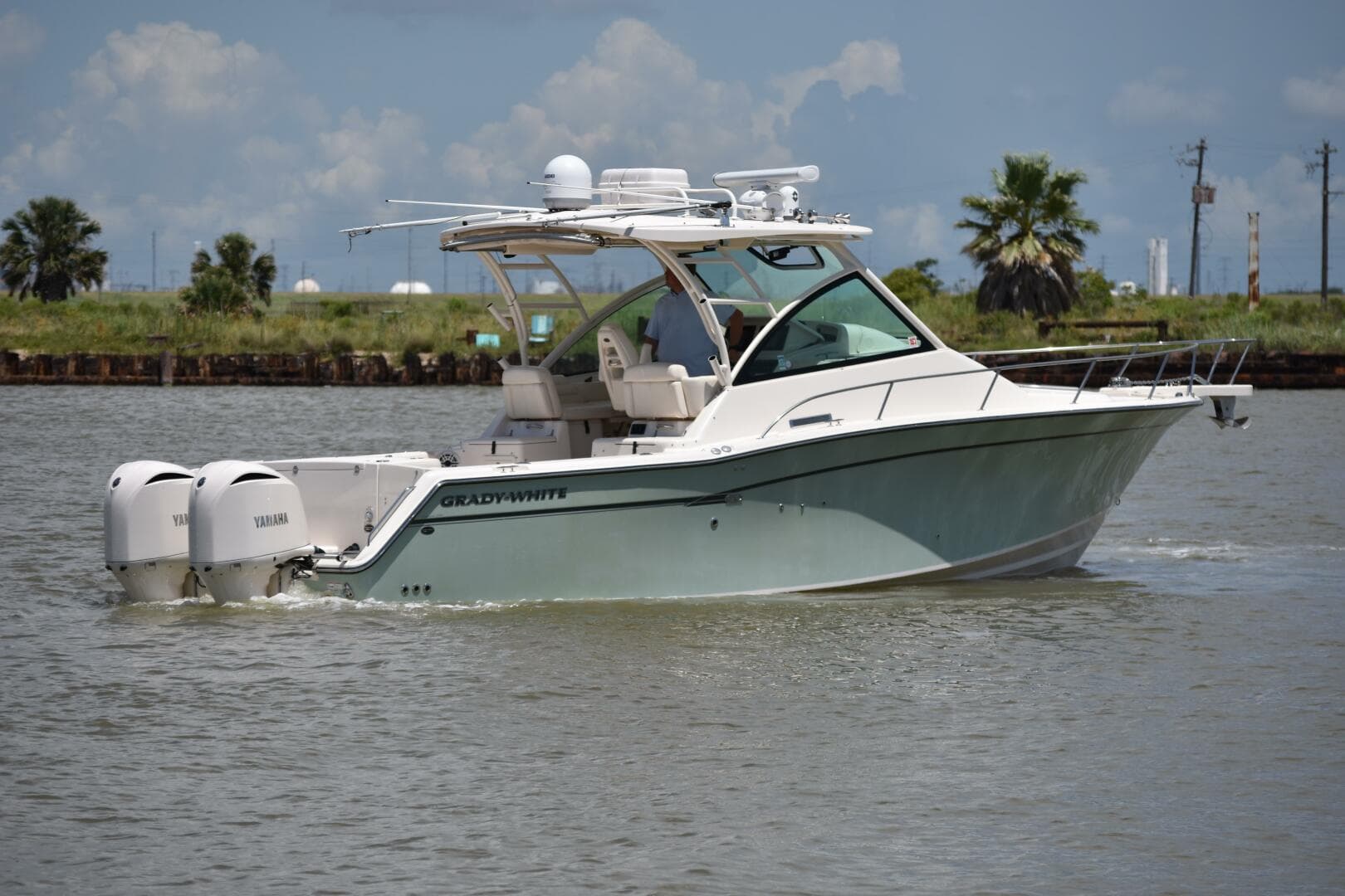 2016 Grady-White 330 Express — photo 56