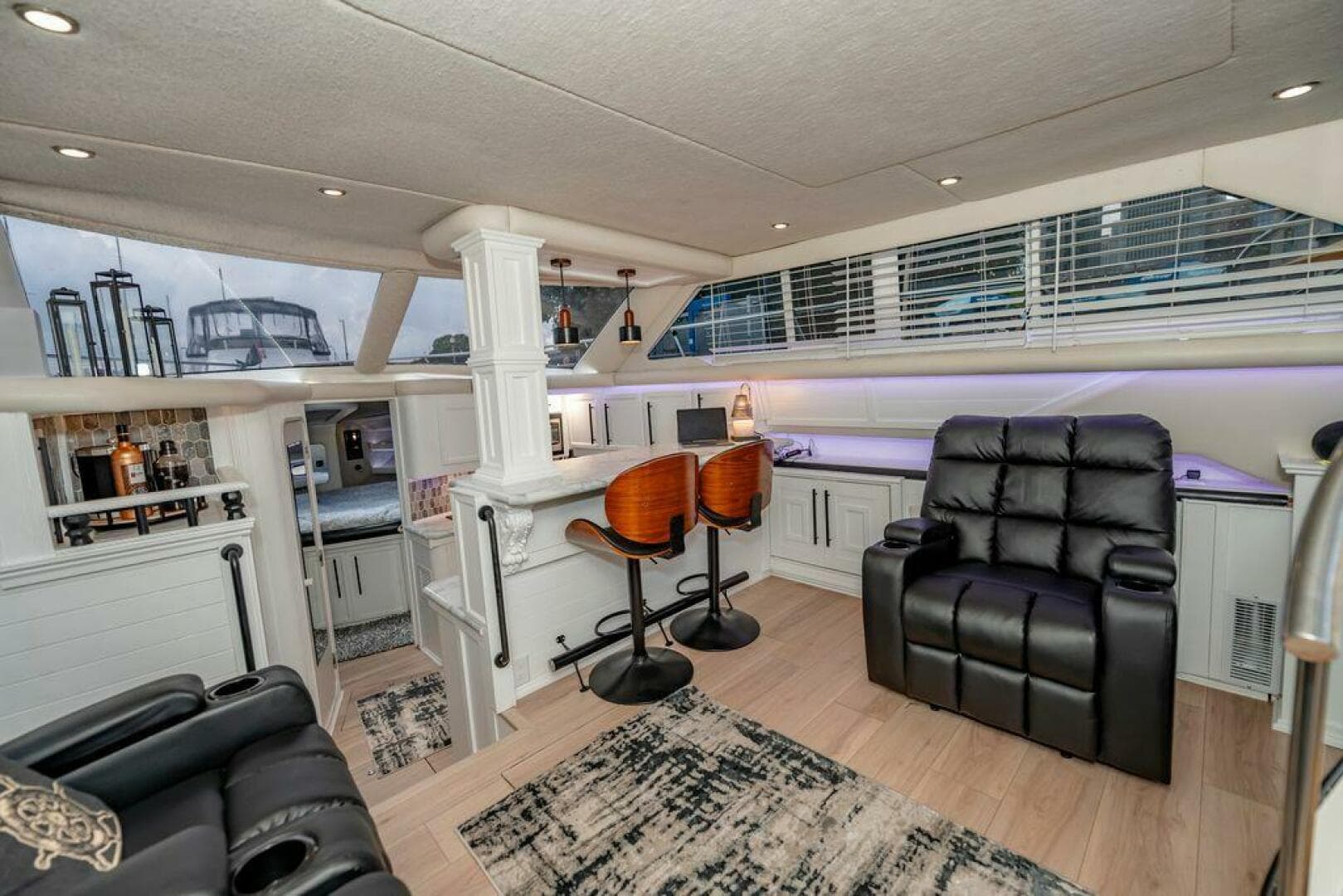 1991 Cruisers Yachts 3850 Aft Cabin — photo 9