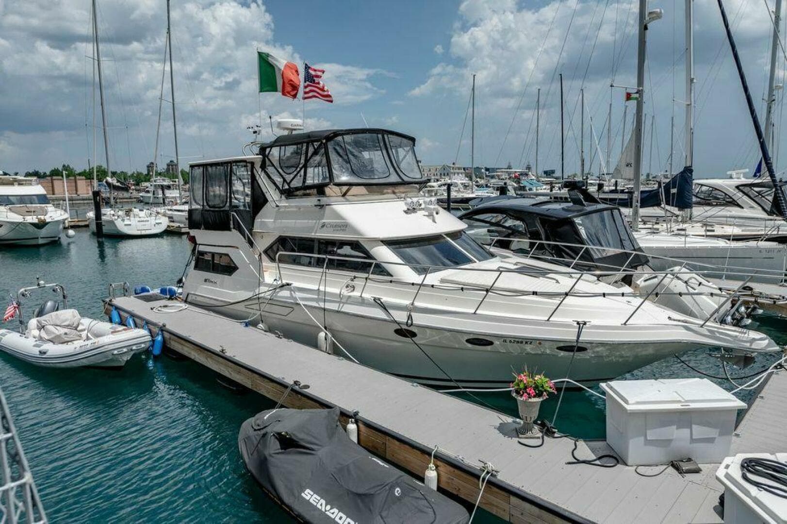 1991 Cruisers Yachts 3850 Aft Cabin — photo 1