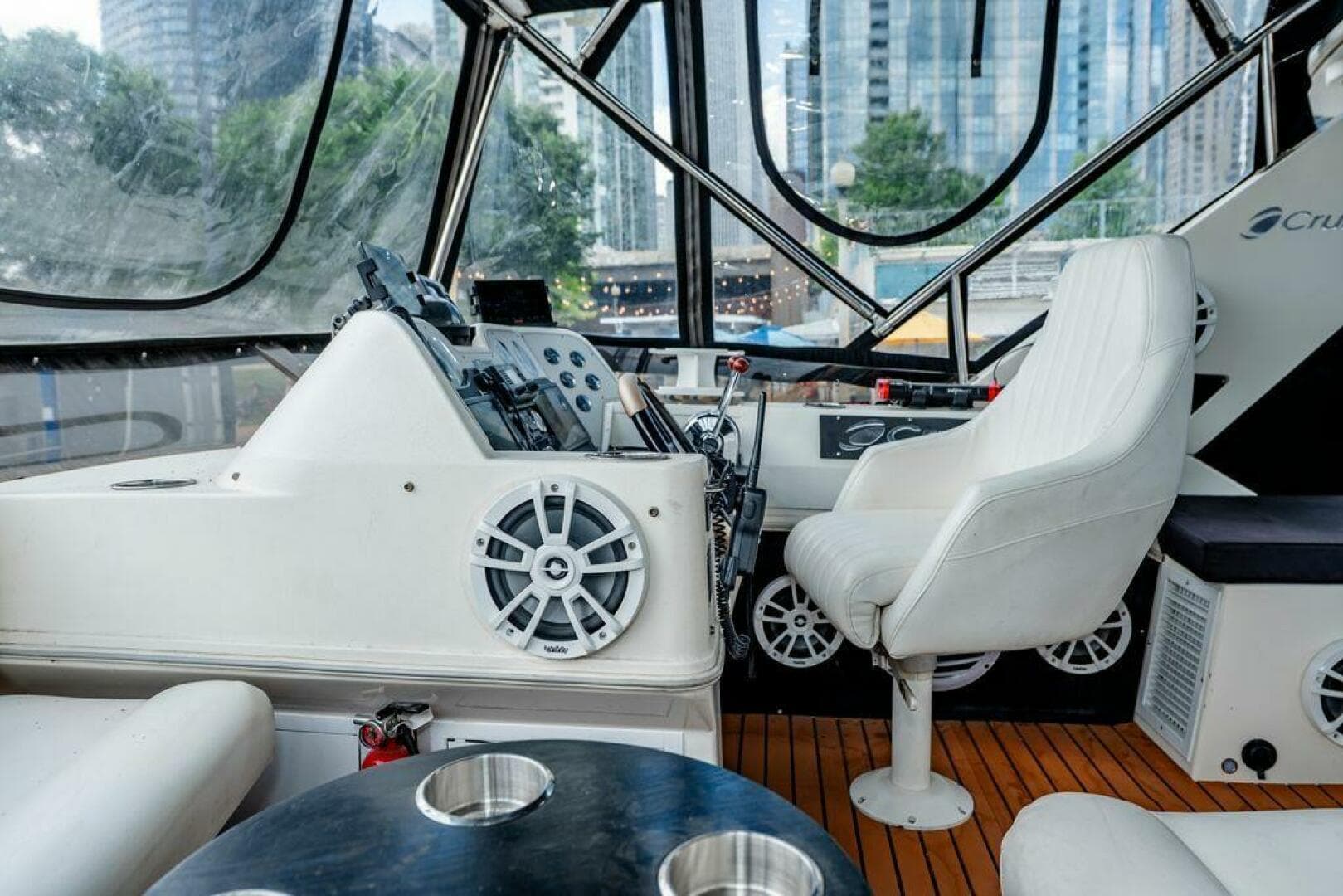 1991 Cruisers Yachts 3850 Aft Cabin — photo 32