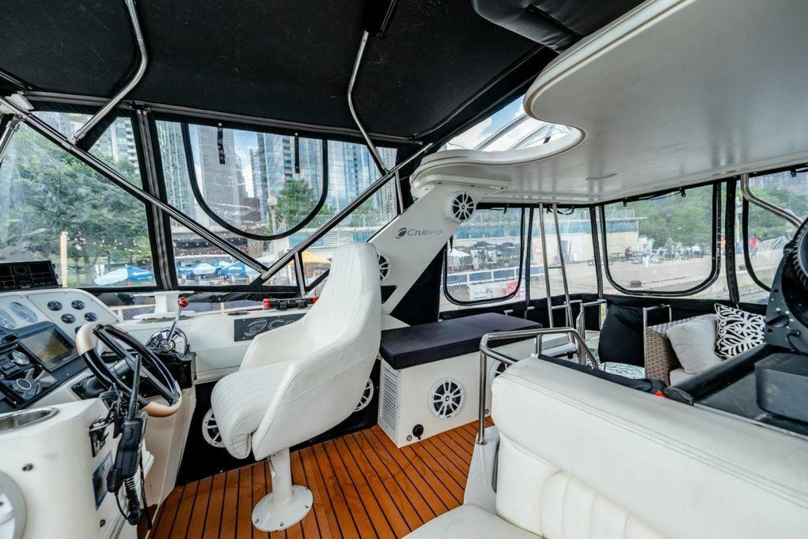 1991 Cruisers Yachts 3850 Aft Cabin — photo 34