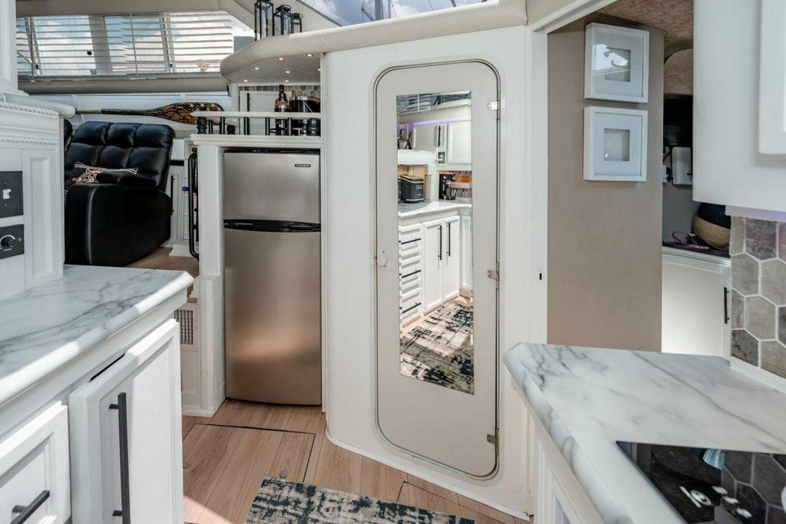 1991 Cruisers Yachts 3850 Aft Cabin — photo 22