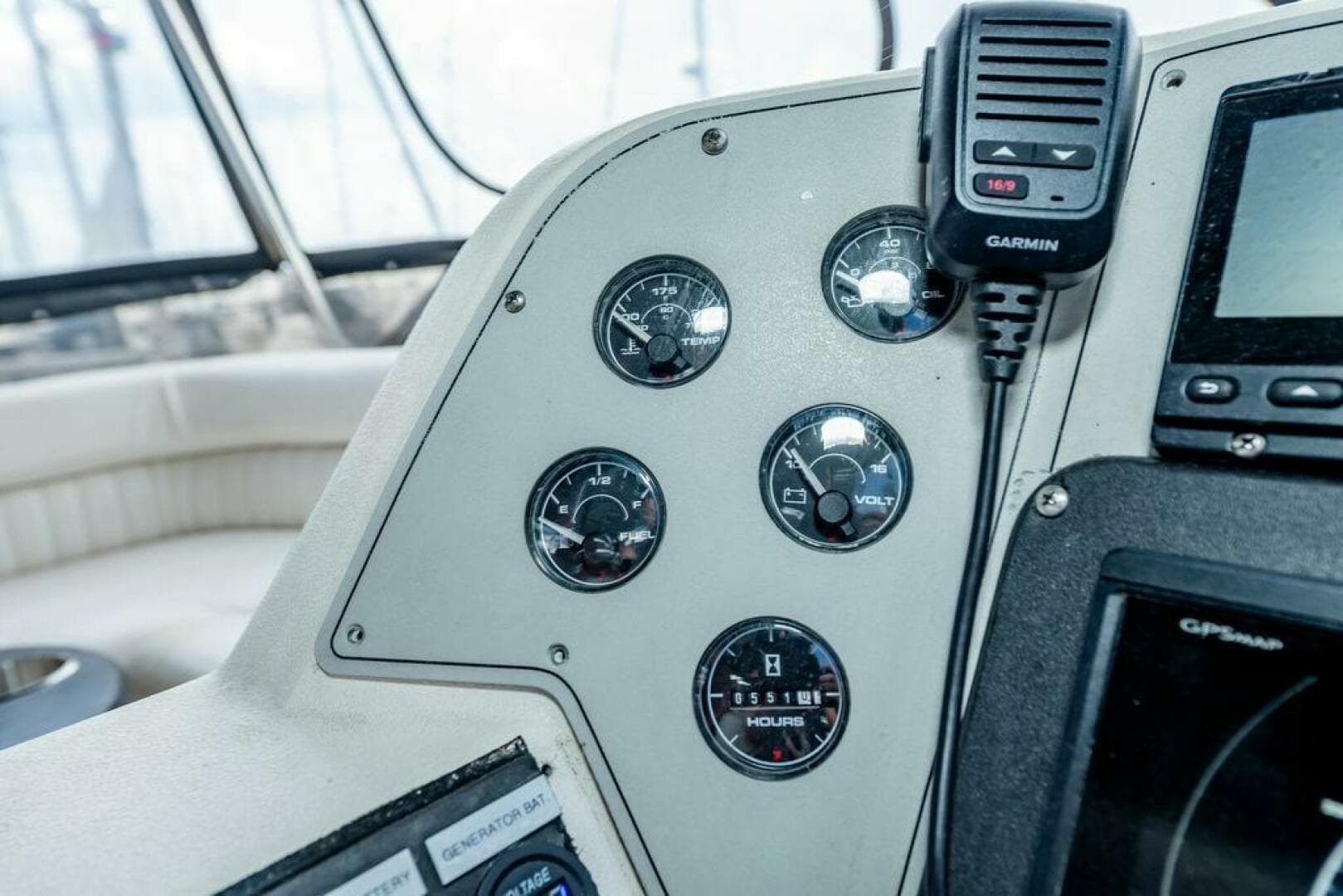 1991 Cruisers Yachts 3850 Aft Cabin — photo 37