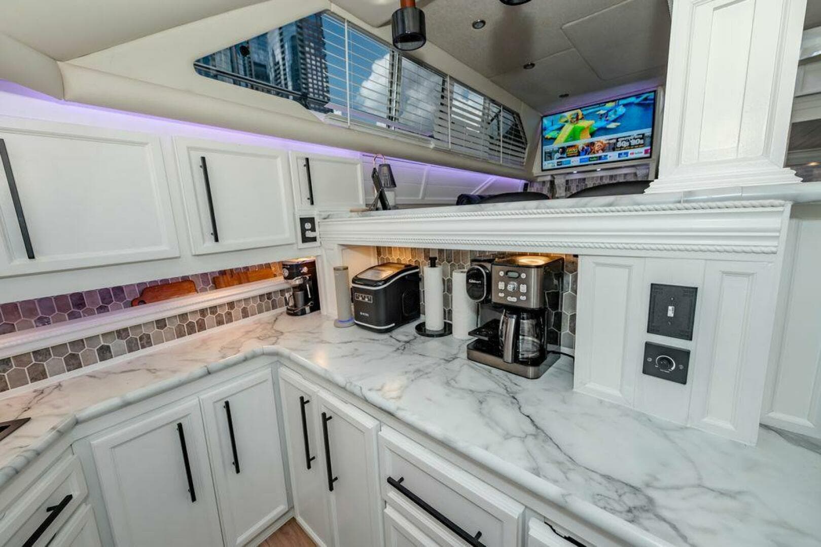 1991 Cruisers Yachts 3850 Aft Cabin — photo 21