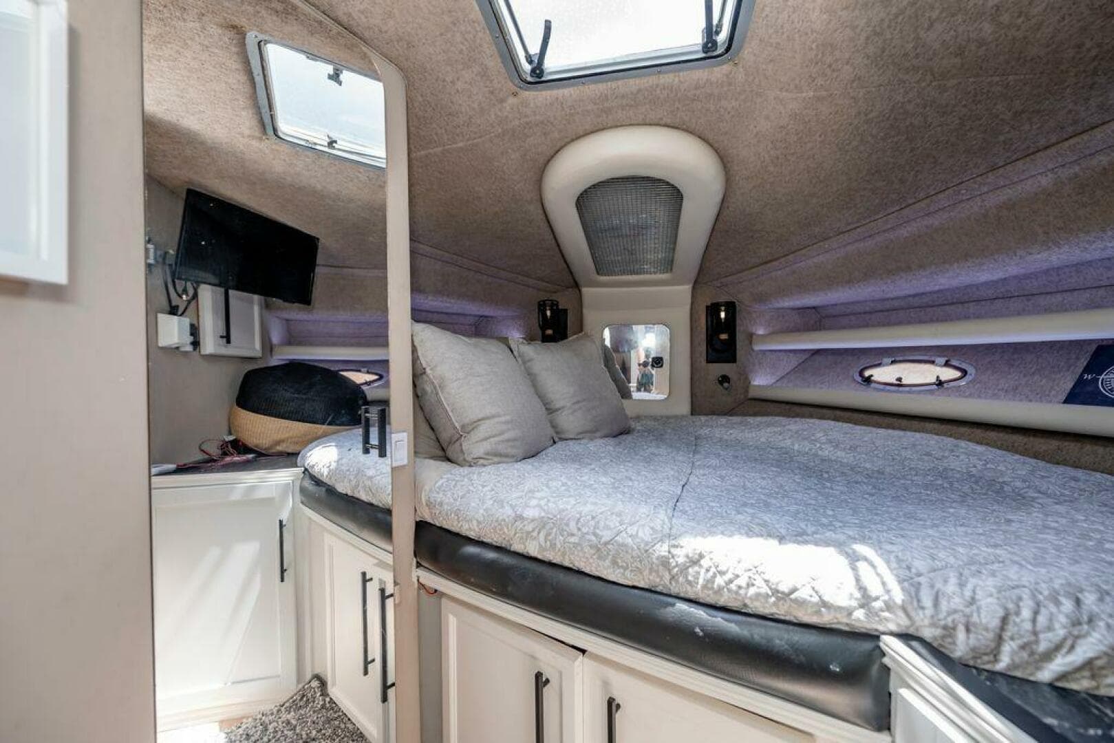 1991 Cruisers Yachts 3850 Aft Cabin — photo 30