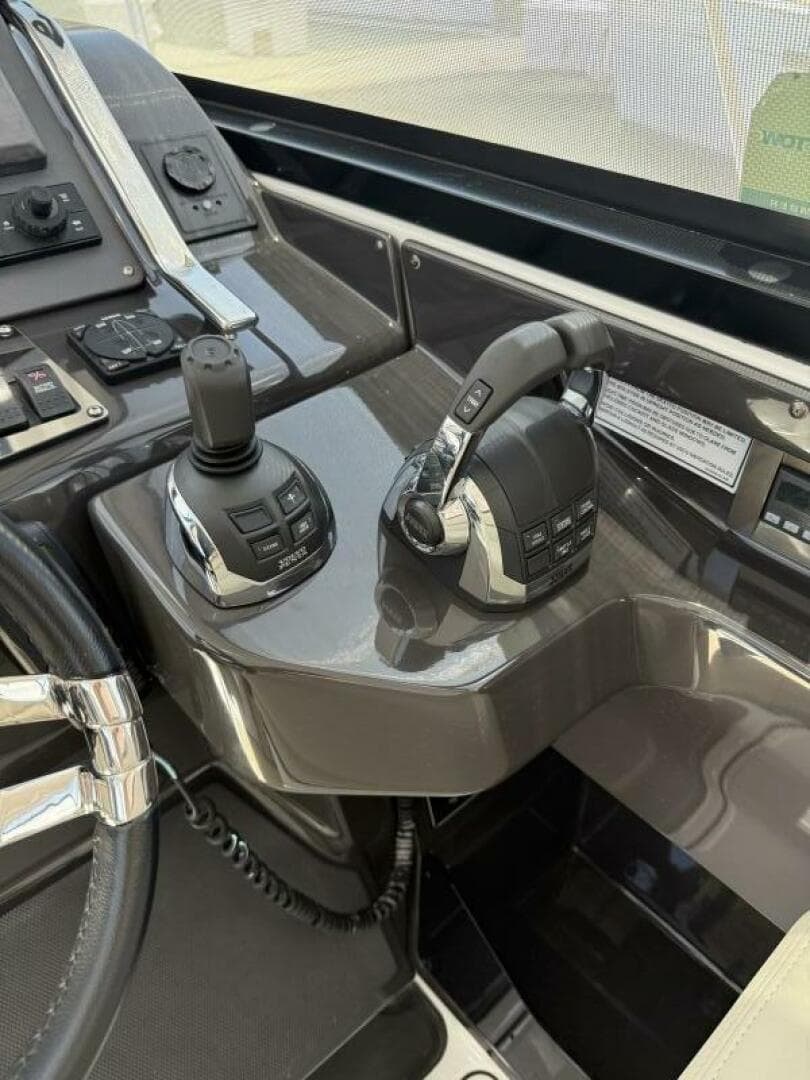 2016 Monterey 360 Sport Coupe — photo 8