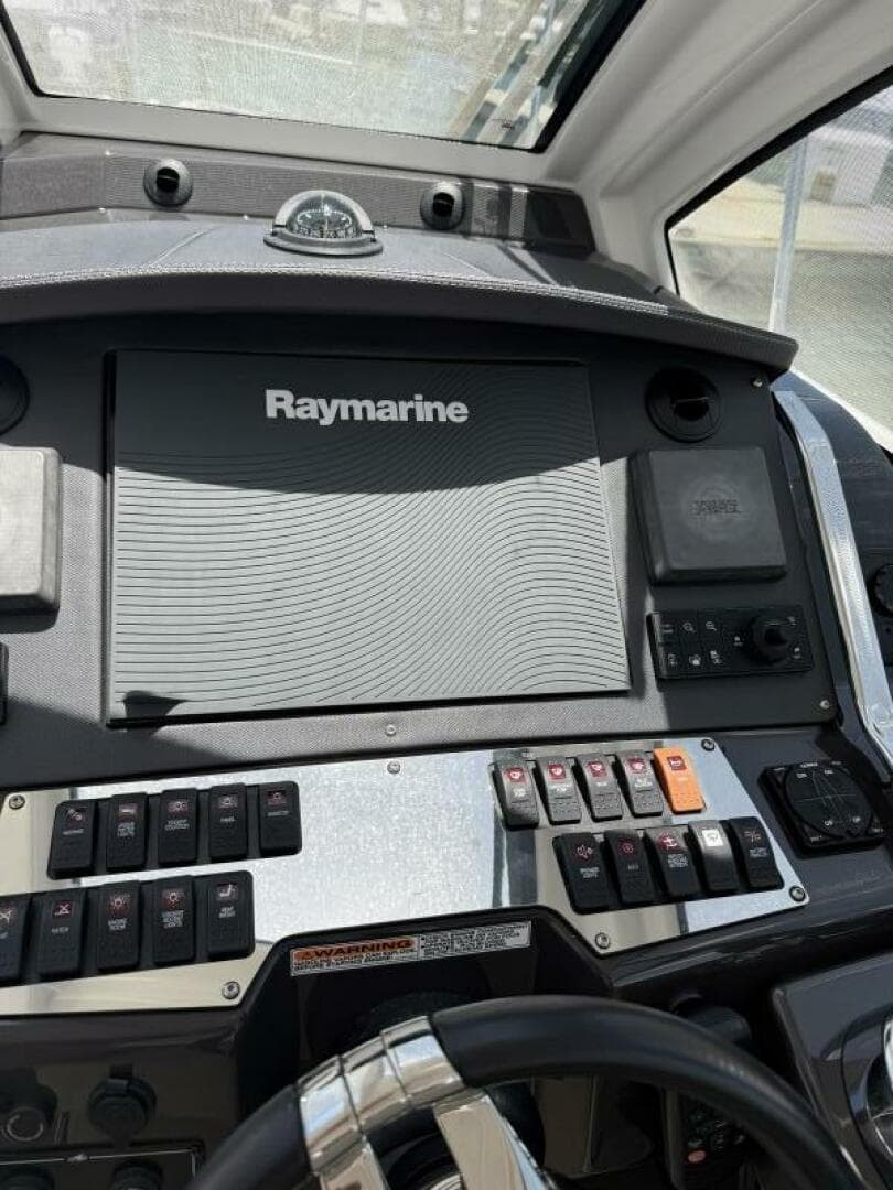 2016 Monterey 360 Sport Coupe — photo 9