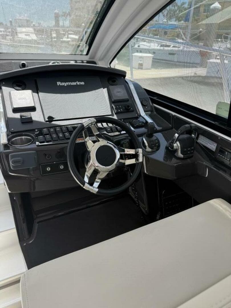 2016 Monterey 360 Sport Coupe — photo 7