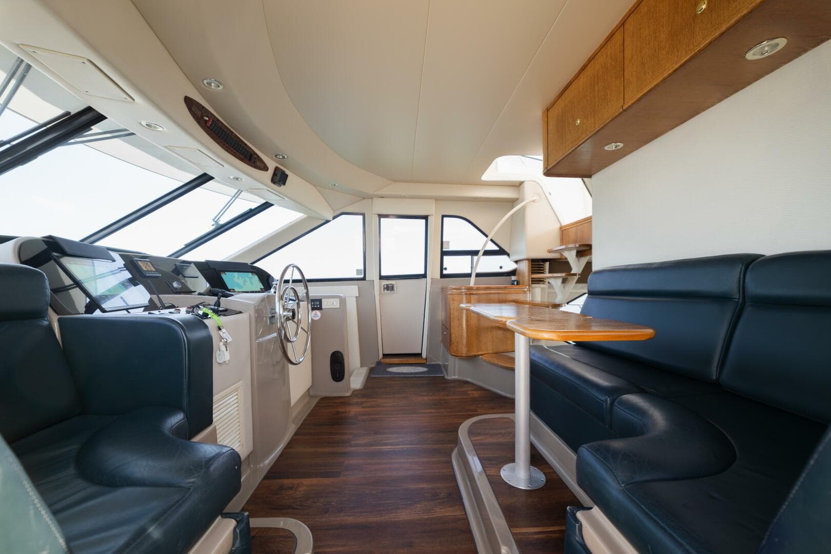 1999 Bayliner 5788 — photo 27