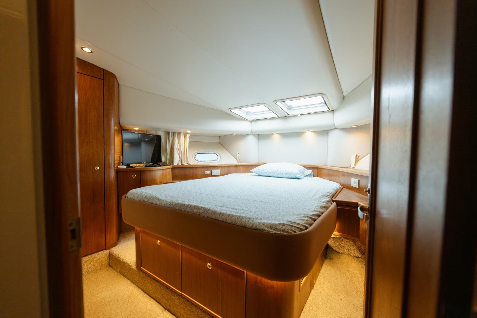 1999 Bayliner 5788 — photo 47