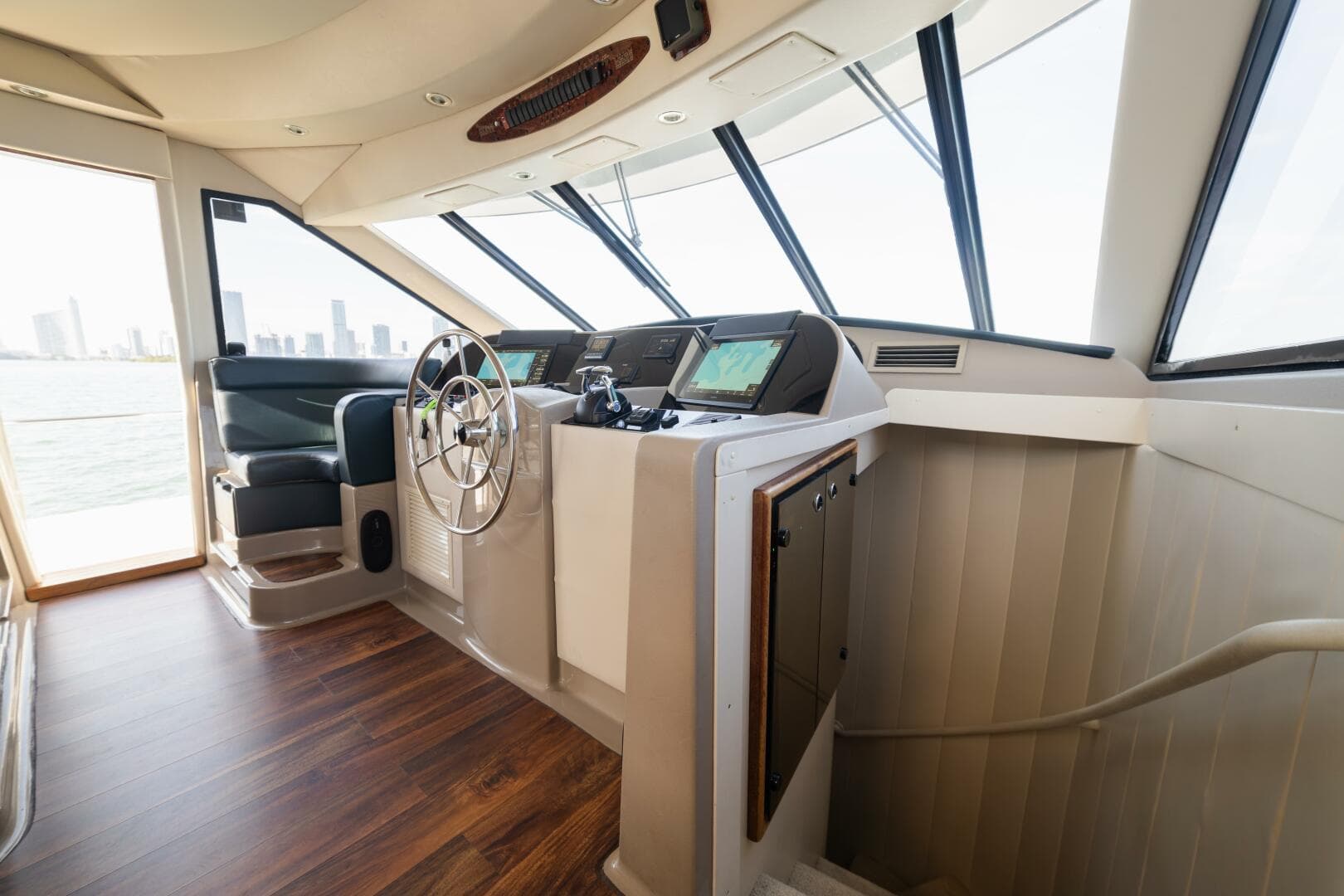 1999 Bayliner 5788 — photo 31