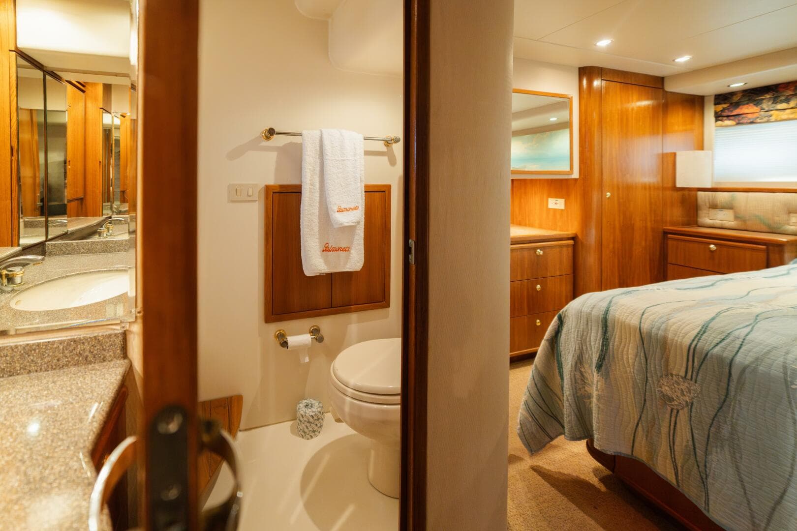 1999 Bayliner 5788 — photo 40