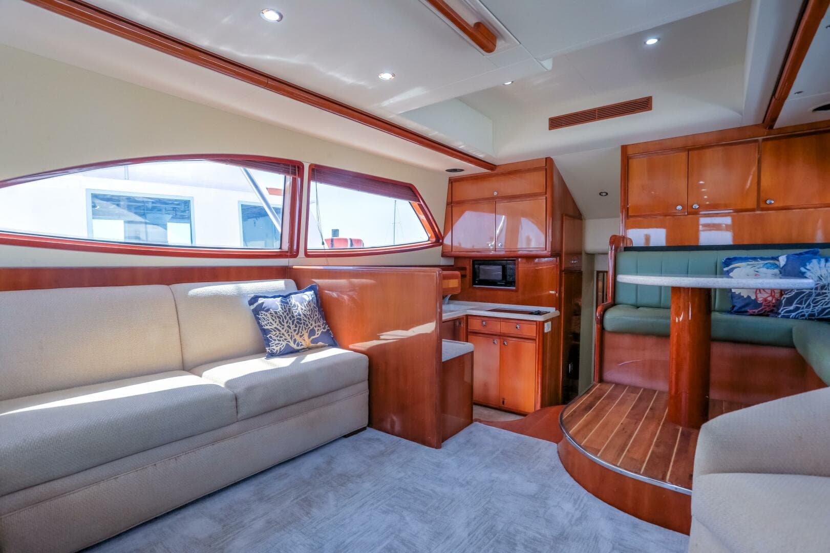 2005 Bertram 45 — photo 6