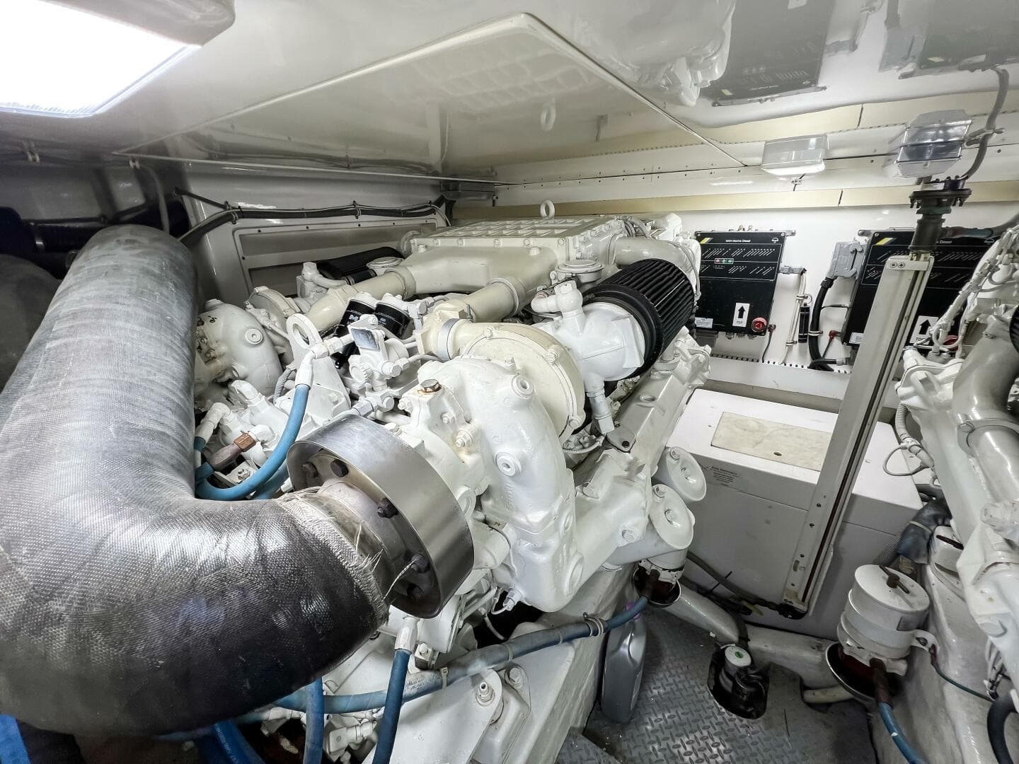 2005 Bertram 45 — photo 9