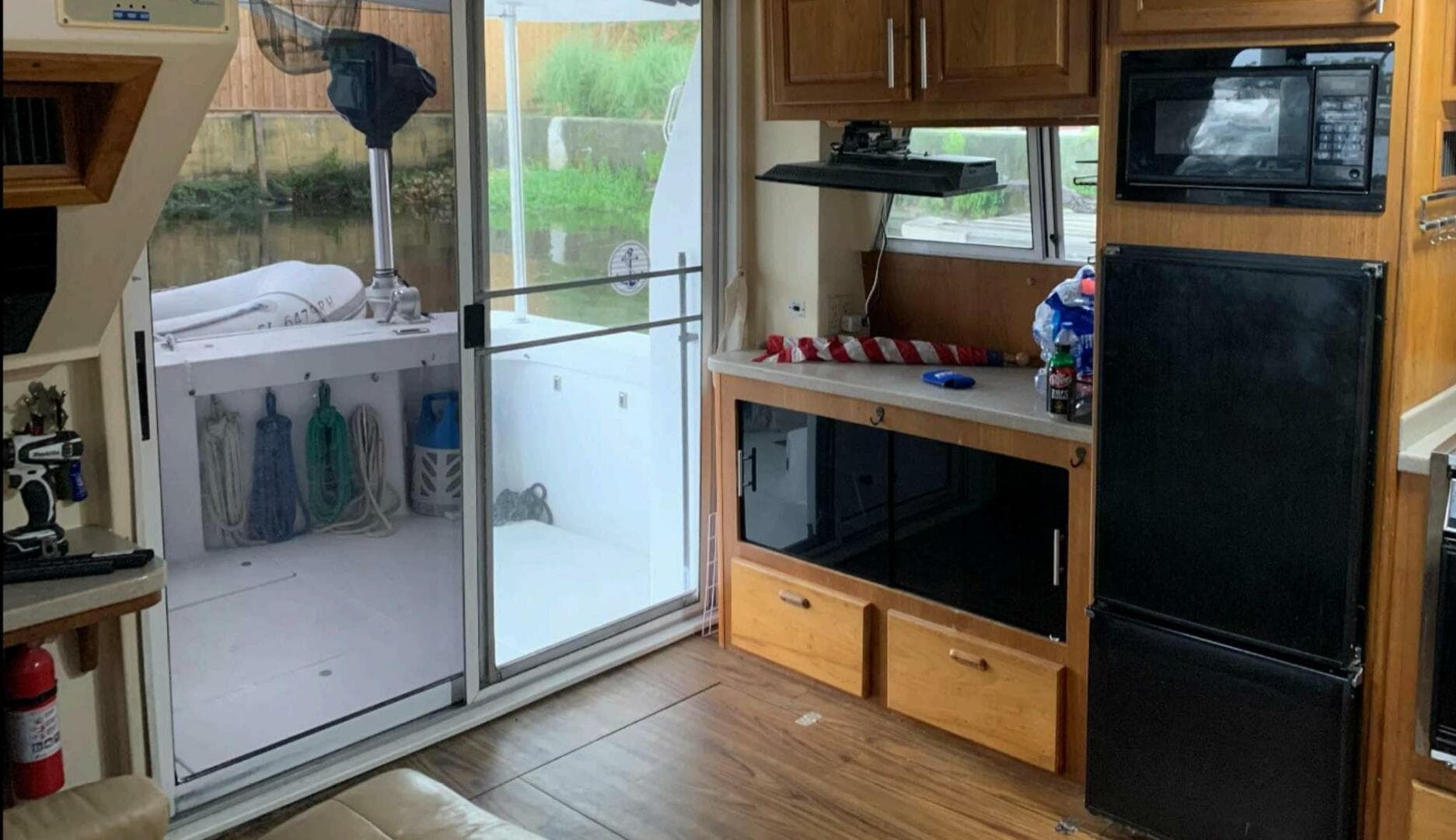 1998 Mainship 350 — photo 11