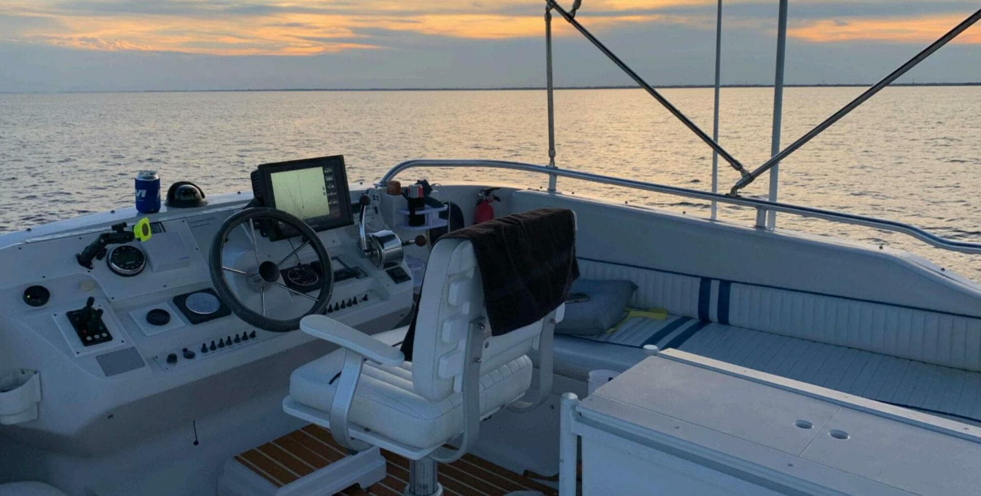 1998 Mainship 350 — photo 19