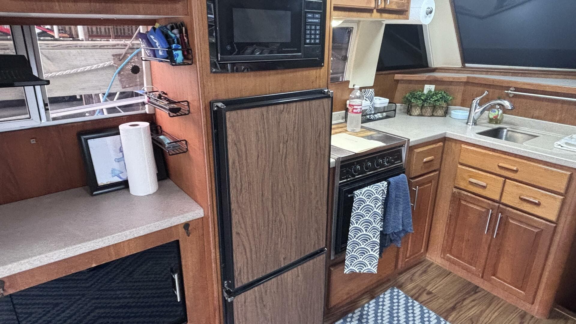 1998 Mainship 350 — photo 15