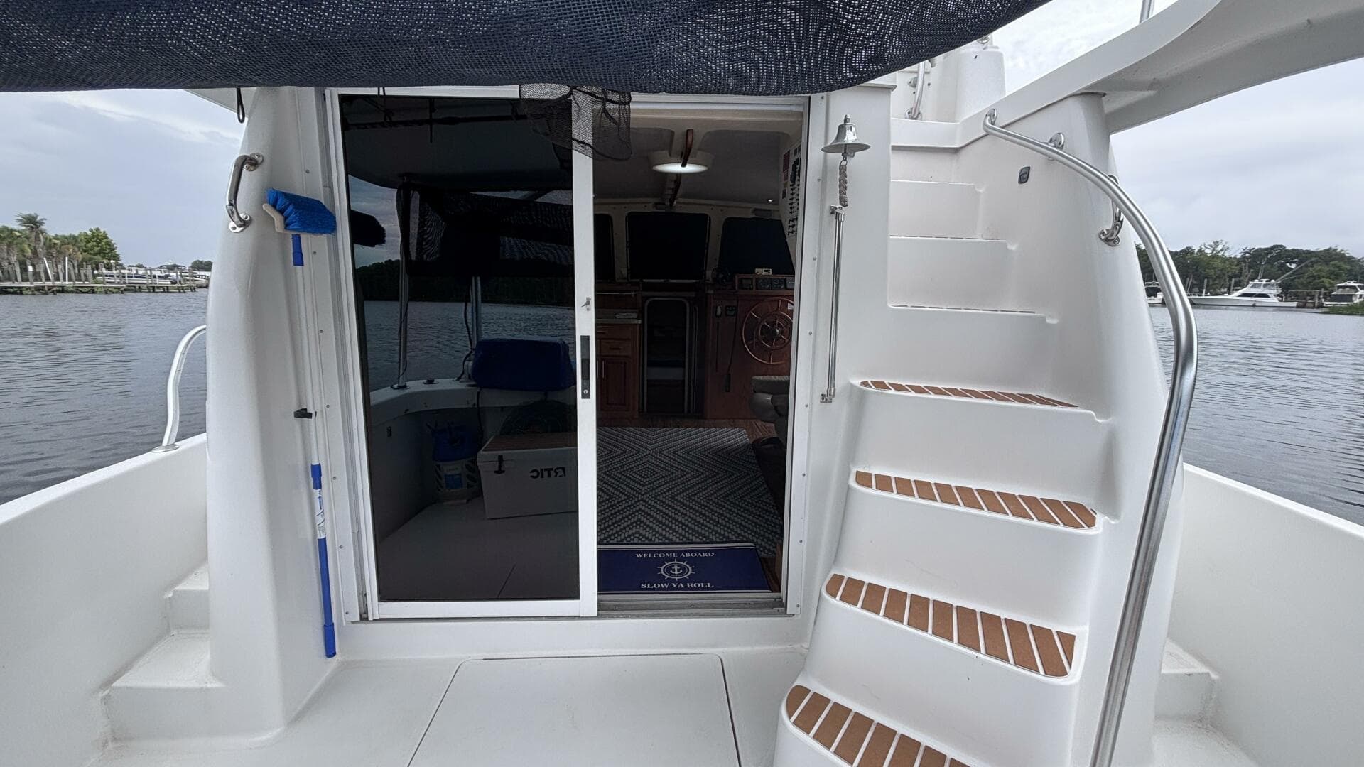 1998 Mainship 350 — photo 5