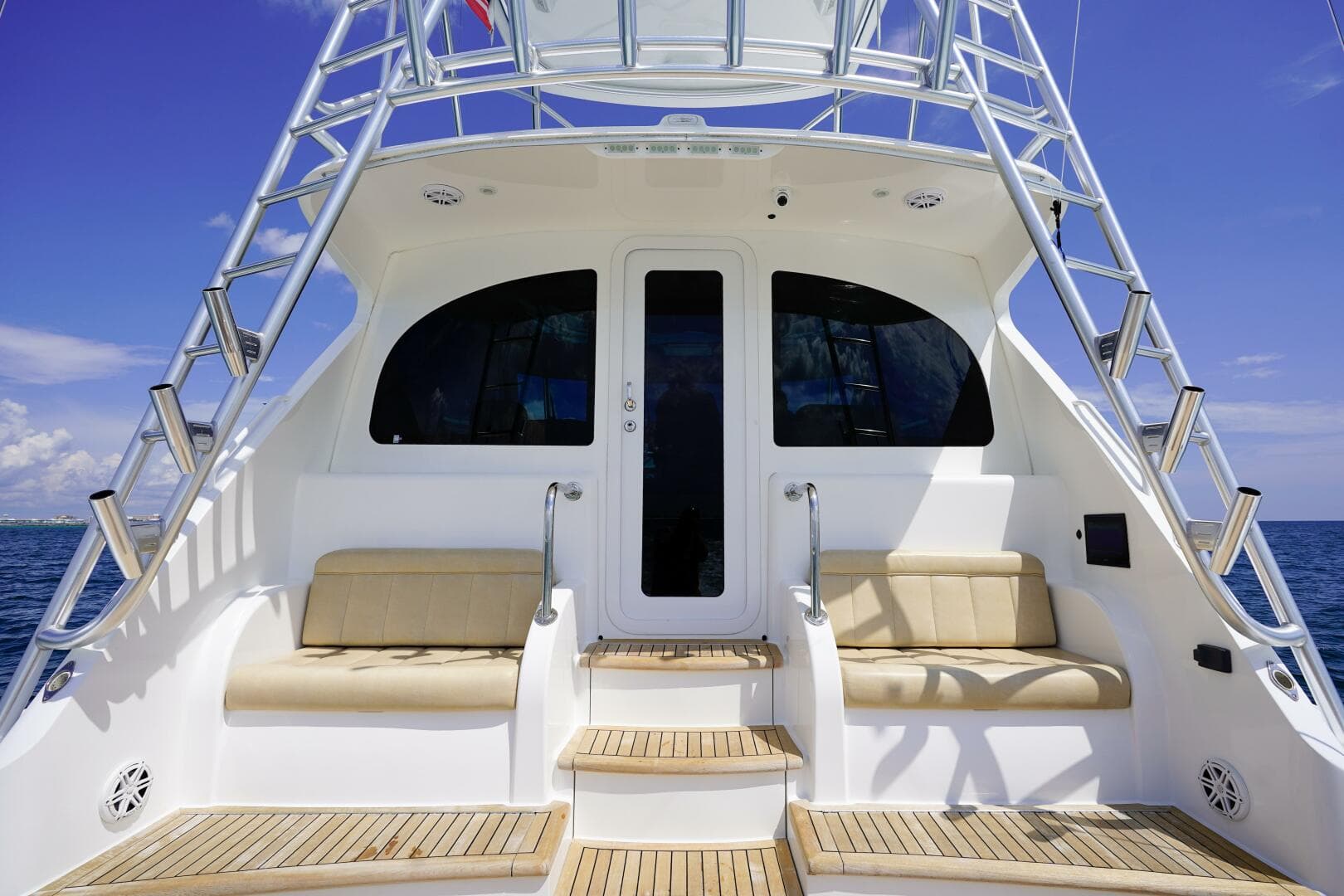 2016 Viking 52 Sport Tower — photo 4