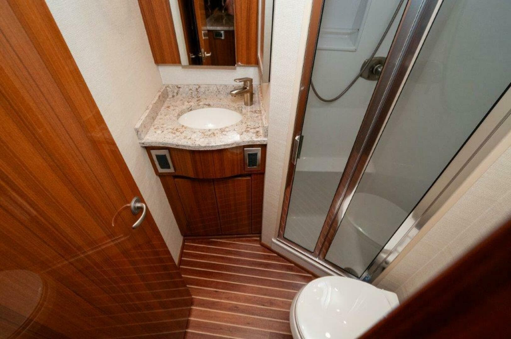 2016 Viking 52 Sport Tower — photo 20