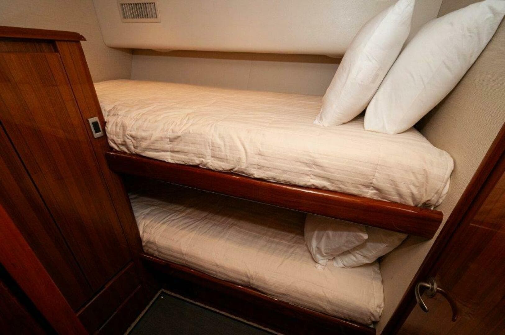 2016 Viking 52 Sport Tower — photo 18