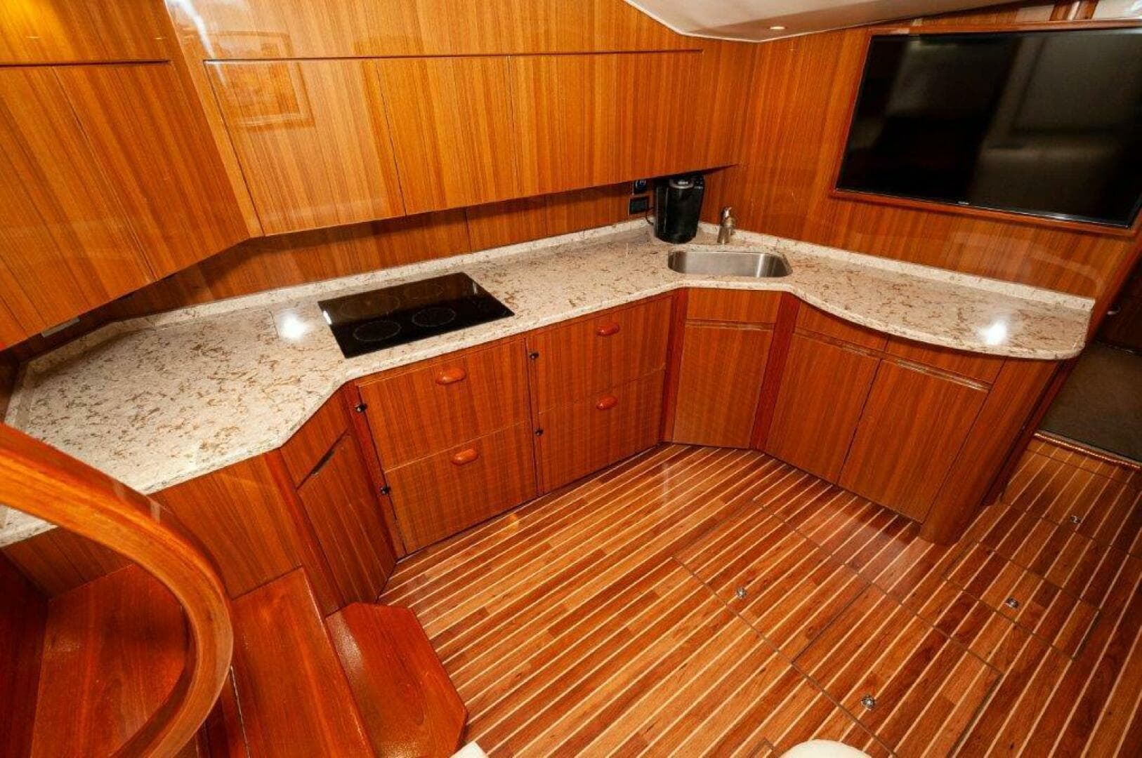 2016 Viking 52 Sport Tower — photo 9