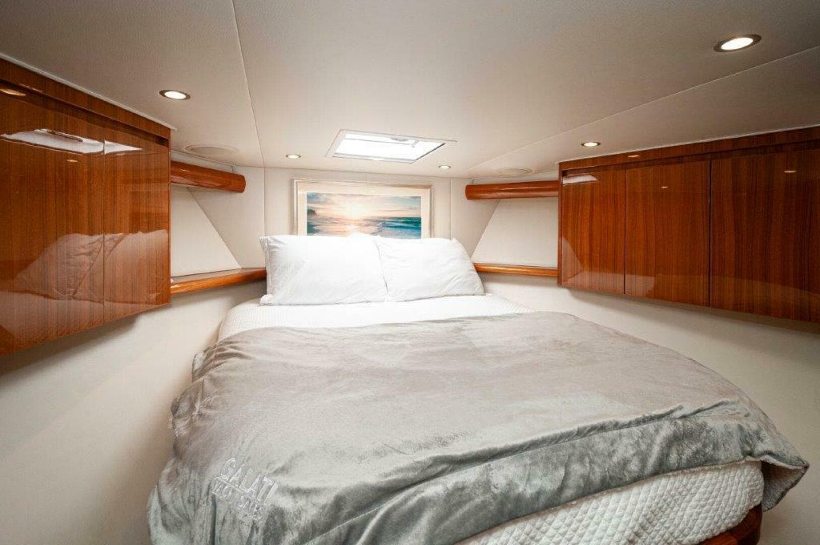 2016 Viking 52 Sport Tower — photo 15