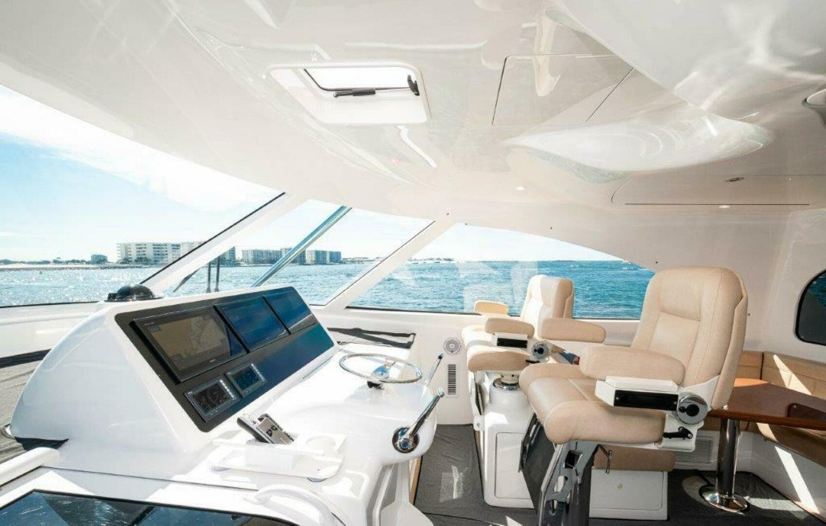 2016 Viking 52 Sport Tower — photo 2