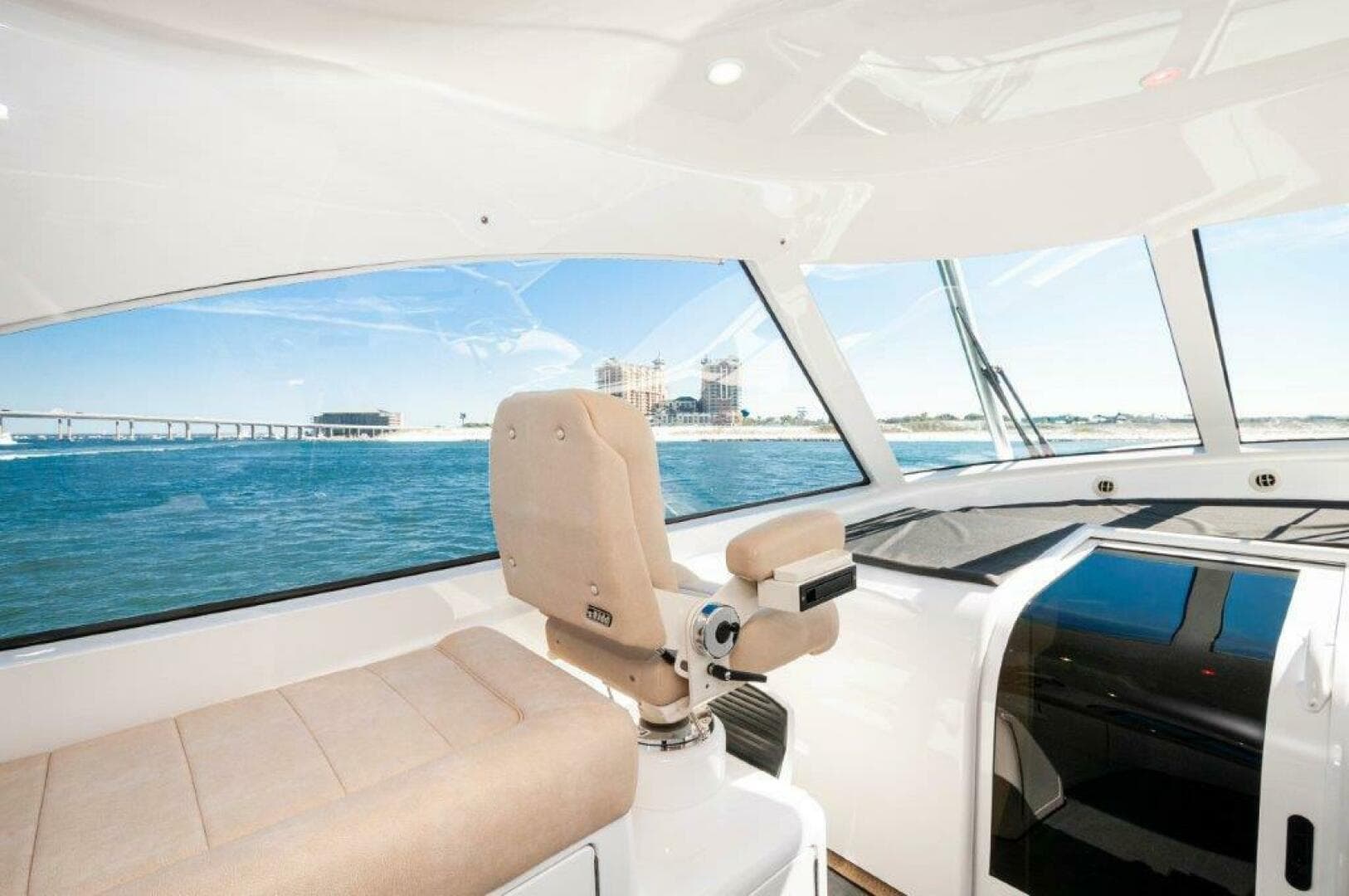 2016 Viking 52 Sport Tower — photo 23