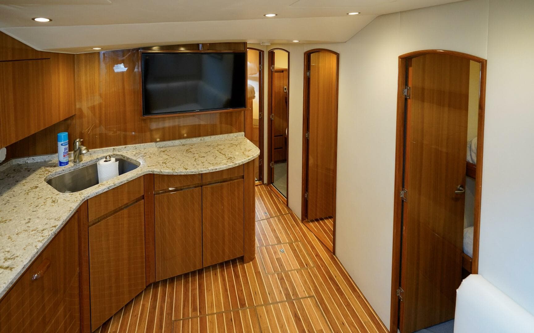 2016 Viking 52 Sport Tower — photo 3