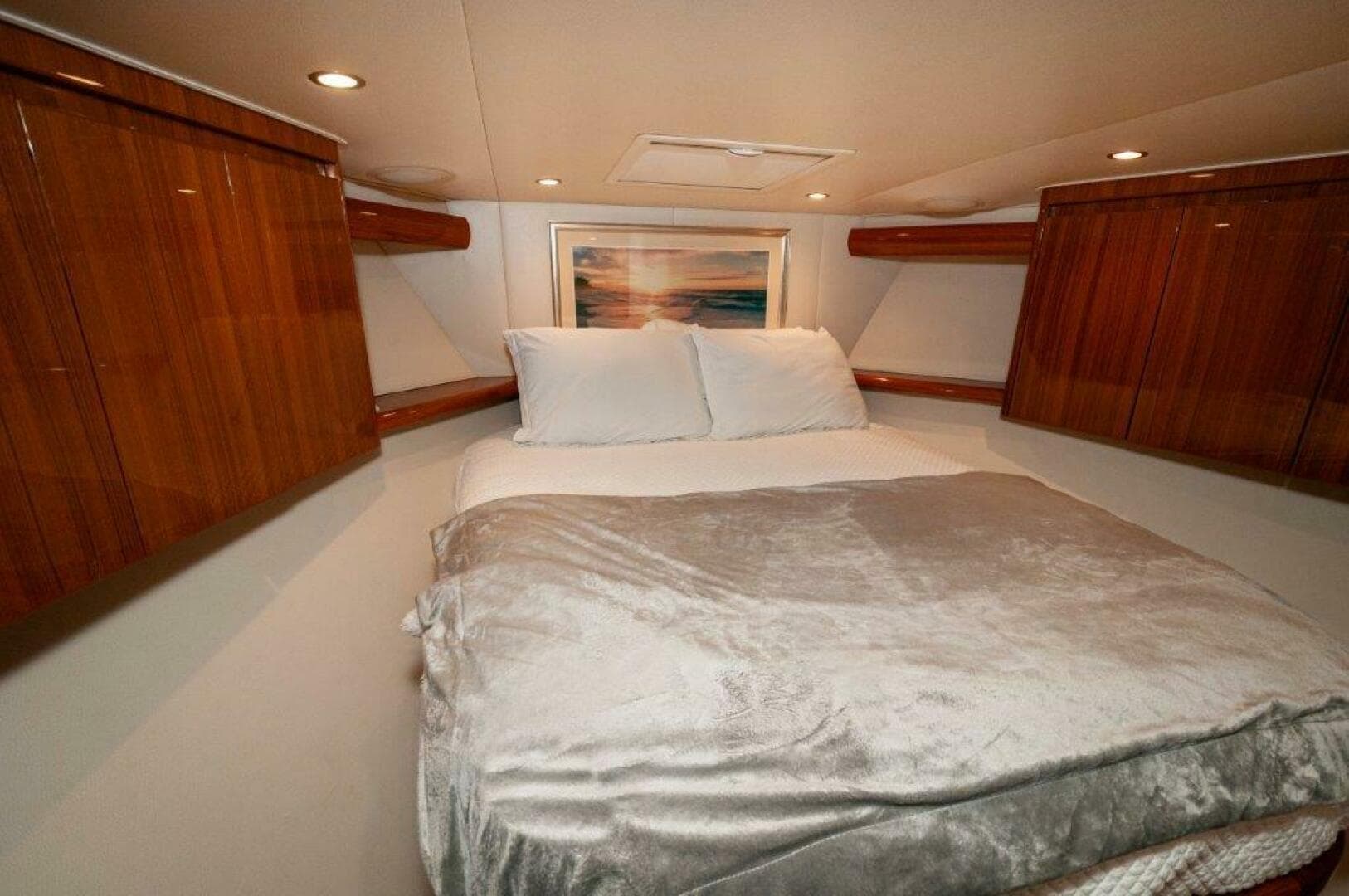 2016 Viking 52 Sport Tower — photo 13