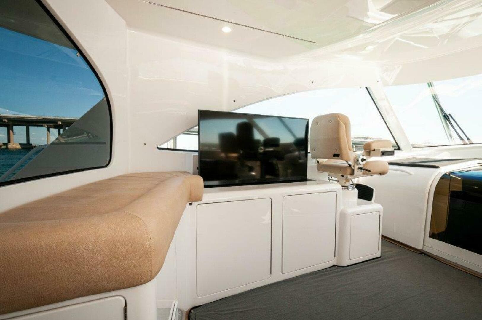 2016 Viking 52 Sport Tower — photo 31