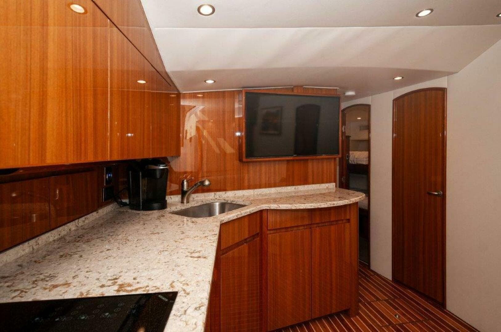 2016 Viking 52 Sport Tower — photo 8