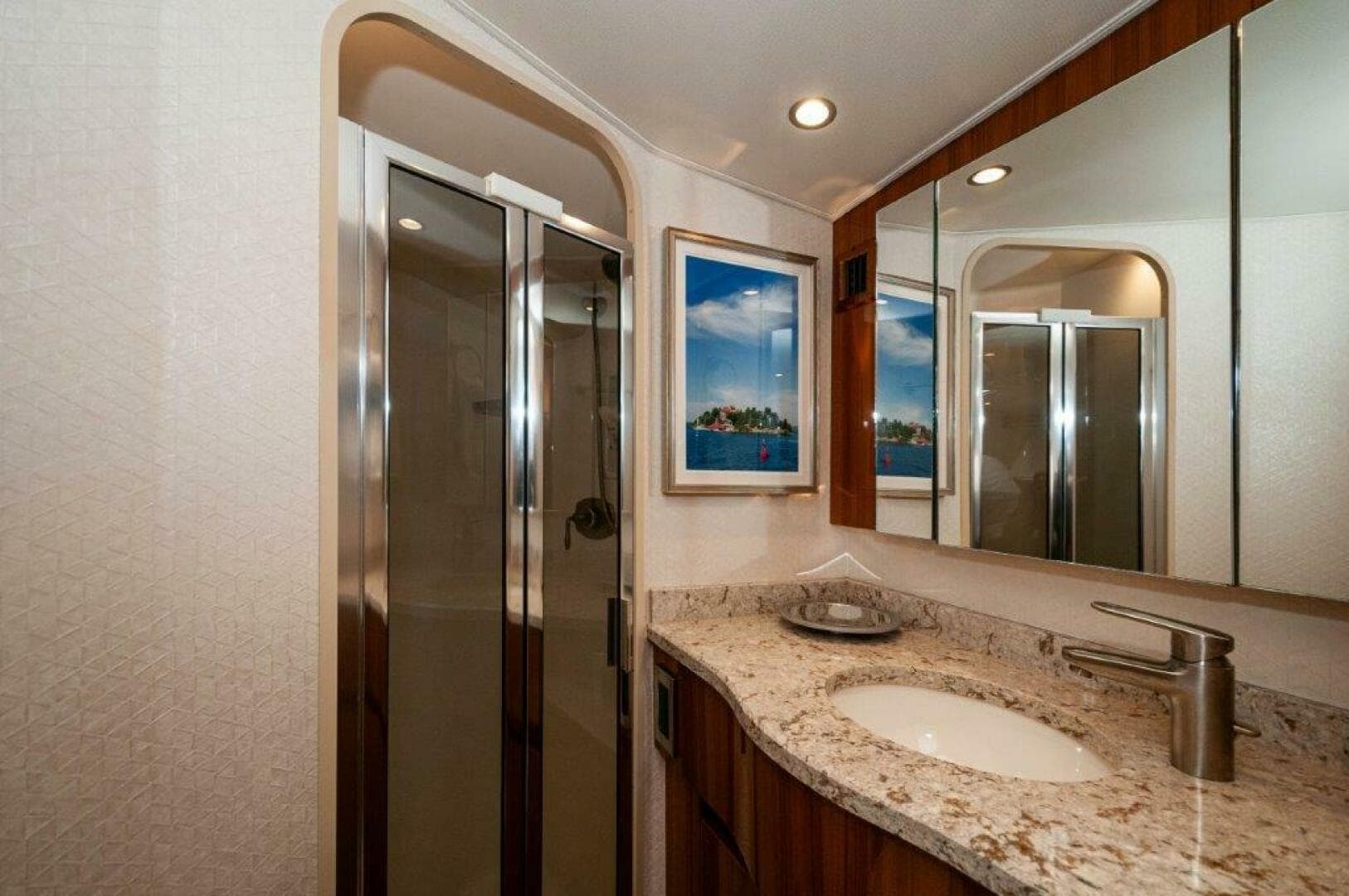 2016 Viking 52 Sport Tower — photo 17