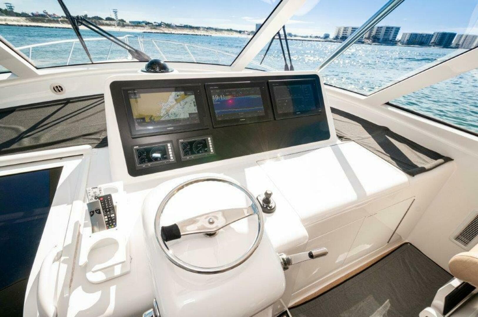 2016 Viking 52 Sport Tower — photo 26