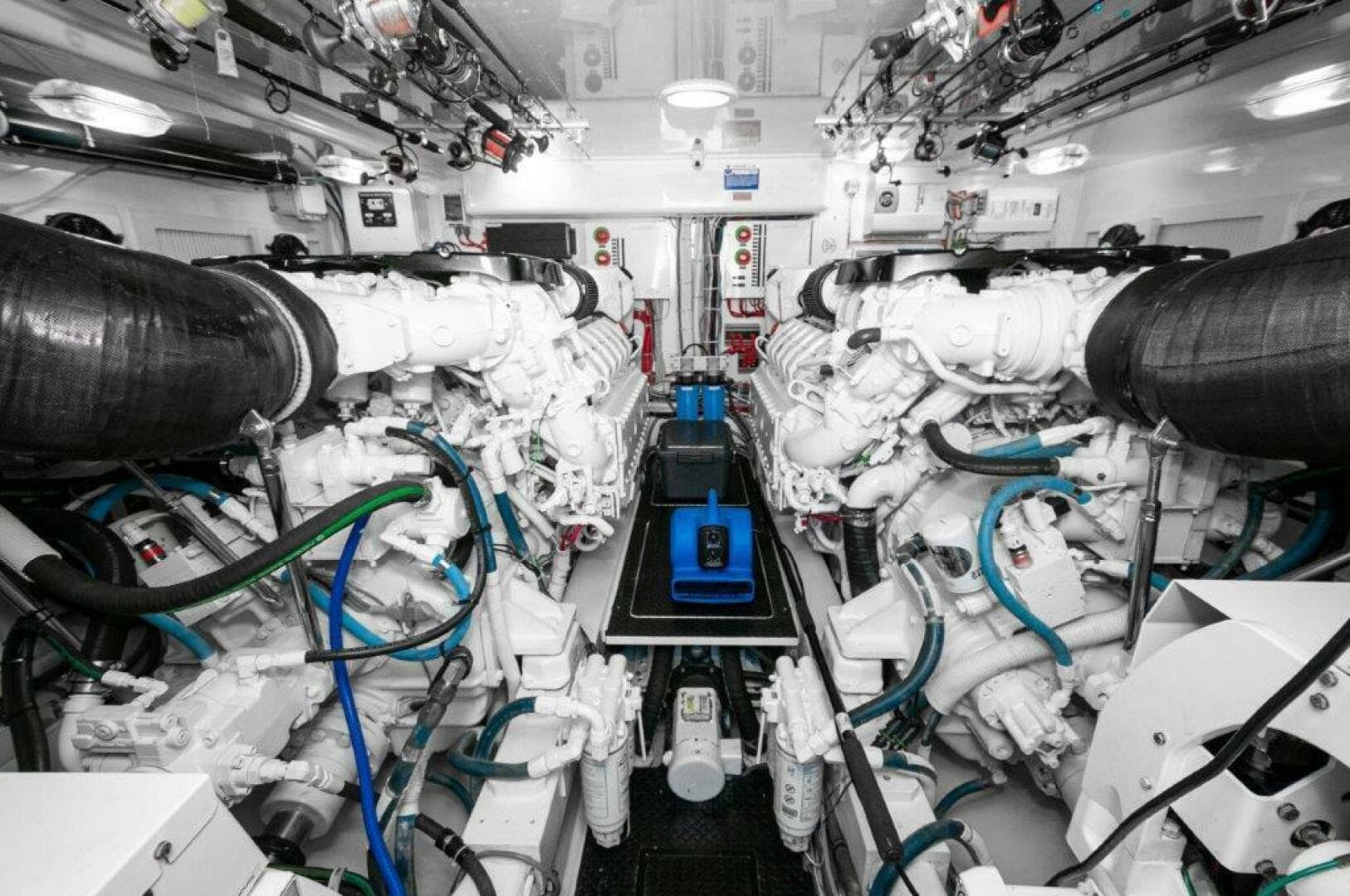 2016 Viking 52 Sport Tower — photo 54